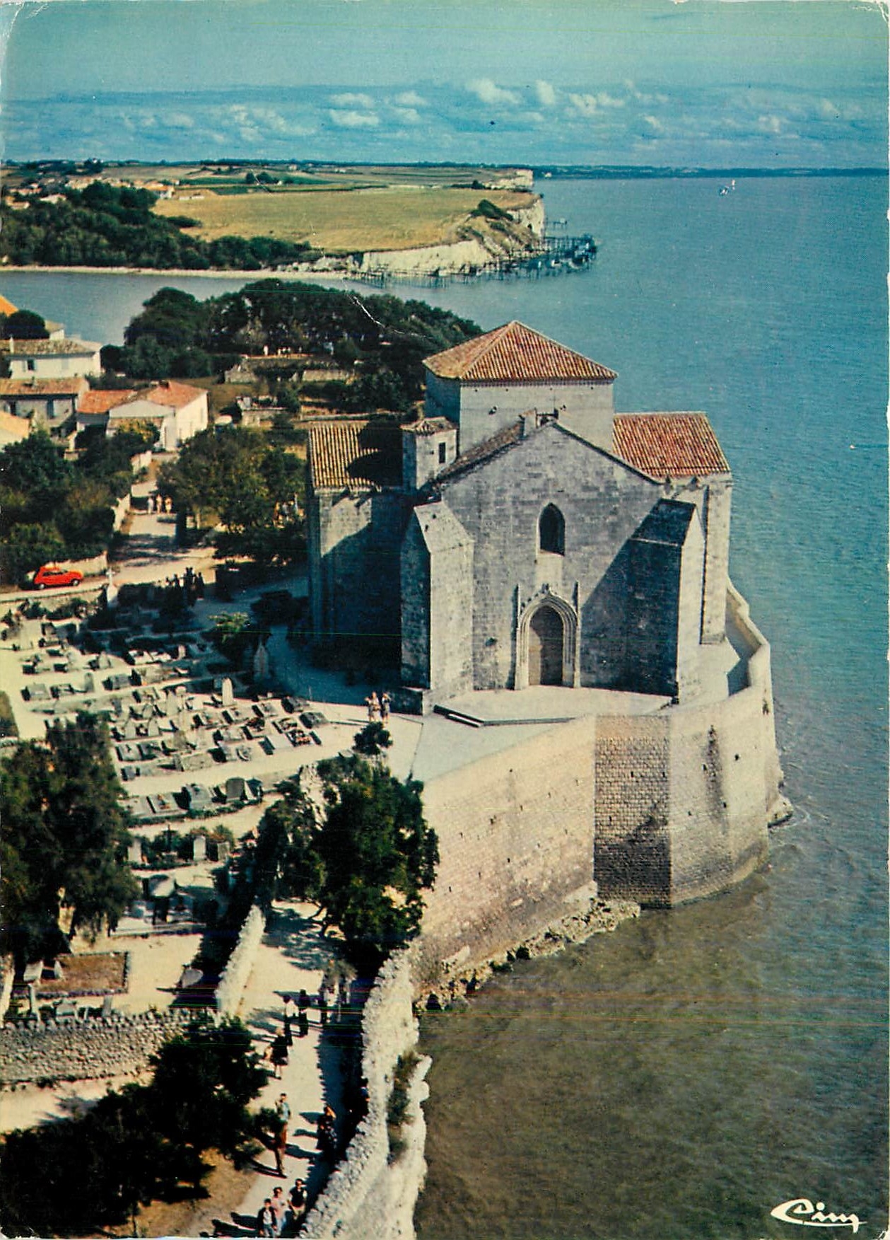 CPM Talmont sur Gironde Char Mar L'Eglise romane du XII 