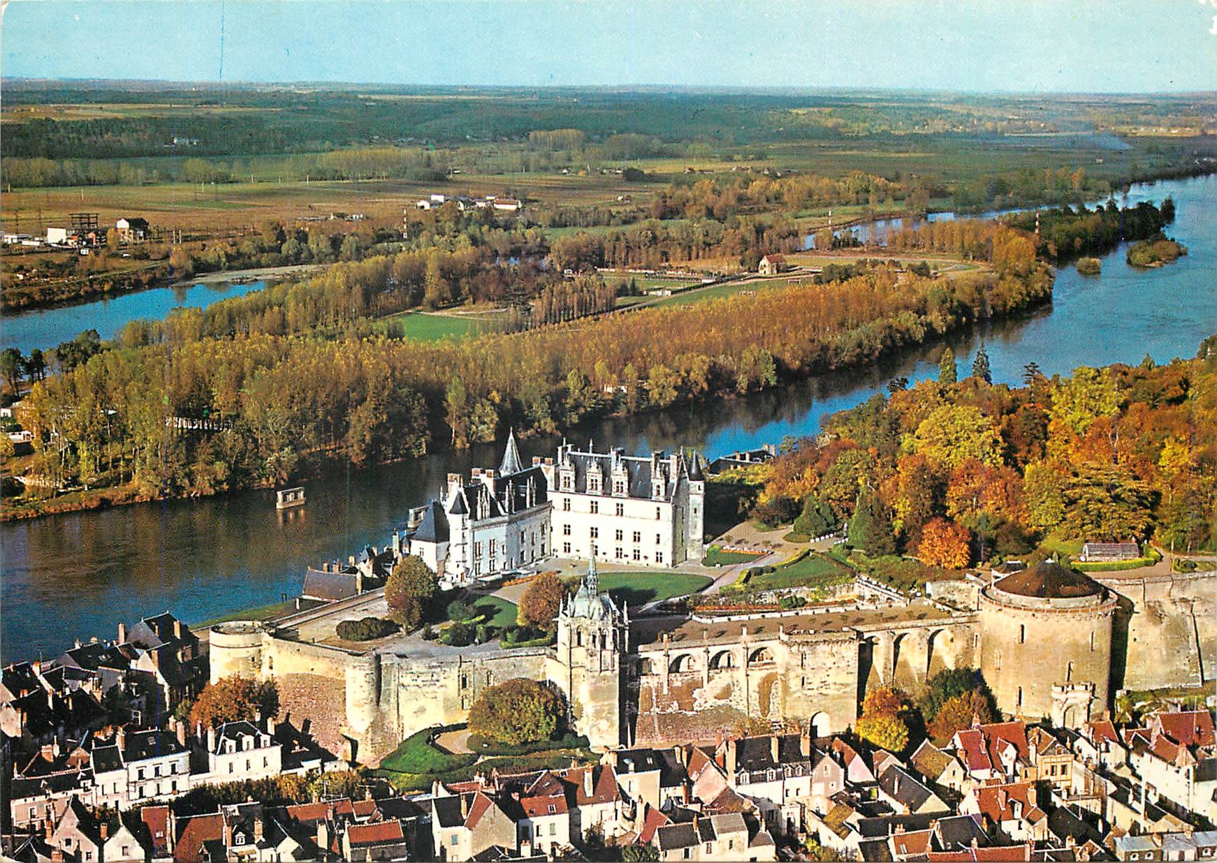 CPM Amboise Indre et Loire Le Chateau et la Loire 