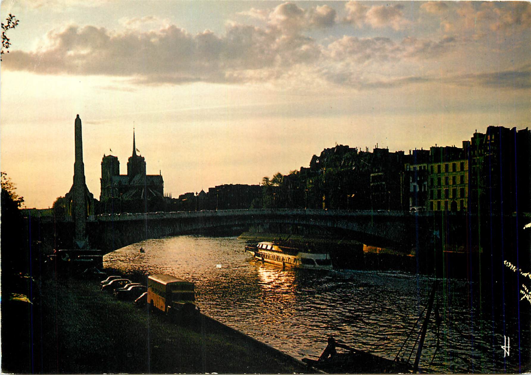 CPM Paris La Seine et Notre Dame Derniere caresse du soleil 