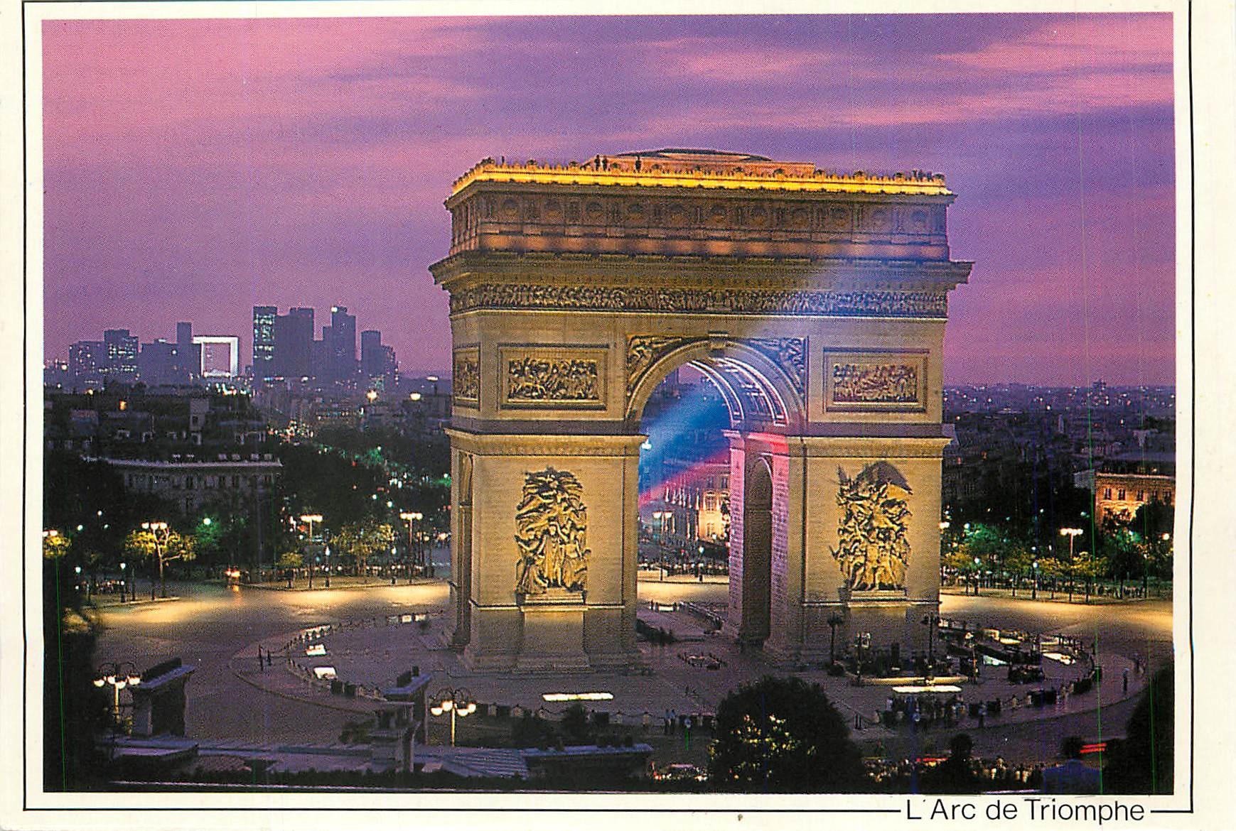 CPM Paris au crepuscule L'Arc de Triomphe au fond les Tours de la Defense et l'Arche de la Fraternit