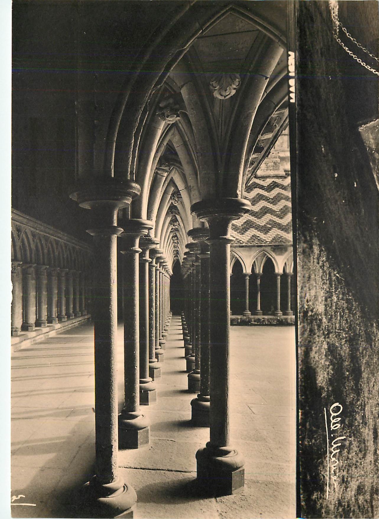 CPM Le Mont Saint Michel Manche Le Cloitre Galerie Est 