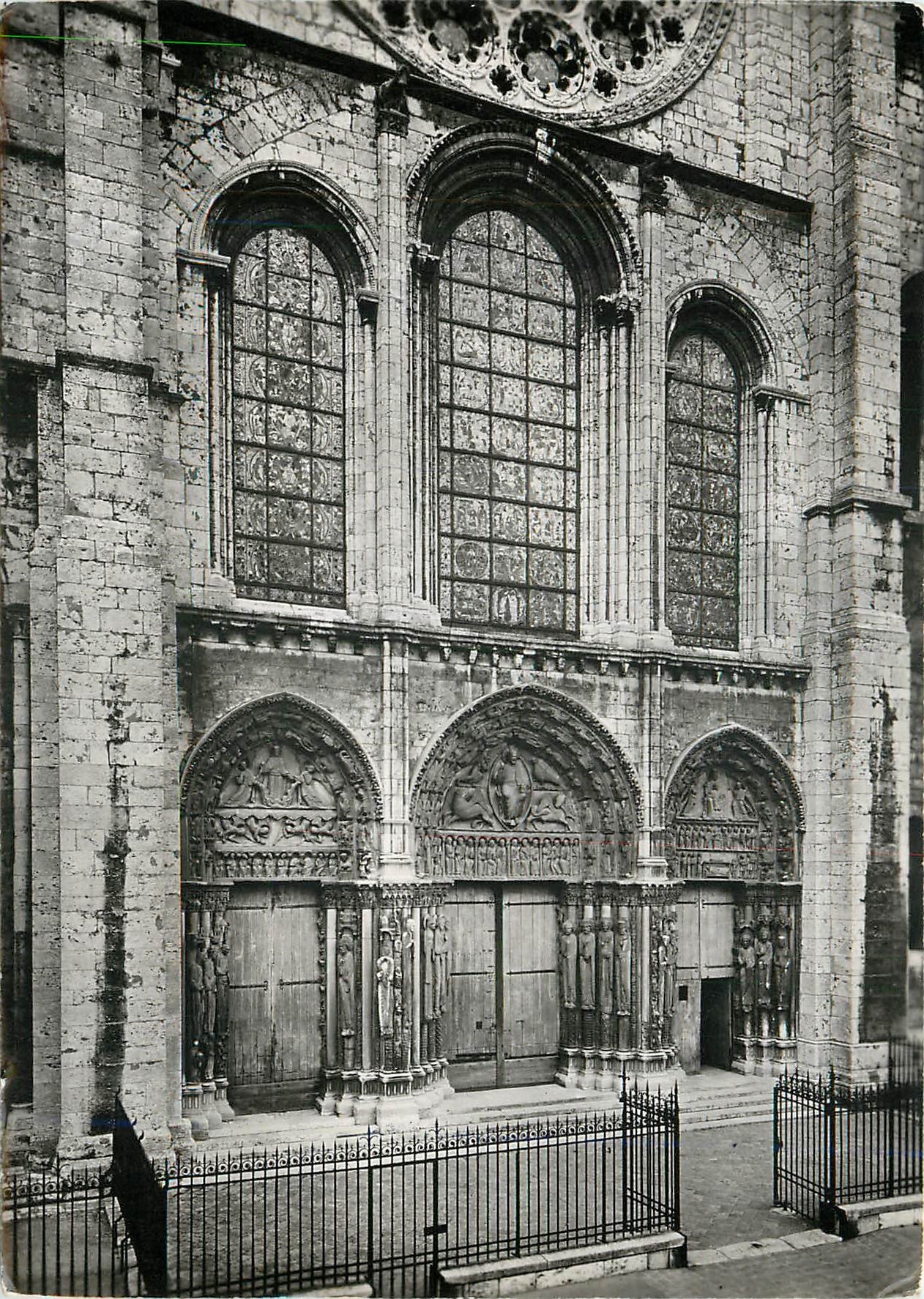CPM Chartres E et L La Cathedrale Notre Dame Le Portail Royal et la Facade Occidentale 
