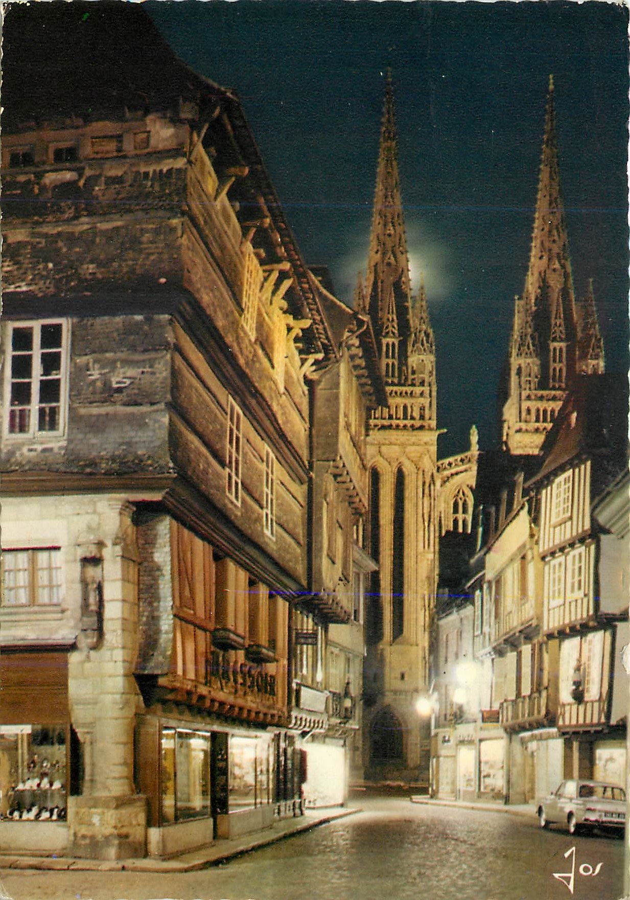 CPM Quimper Finistere La Cathedrale et les vieilles maisons illuminees 
