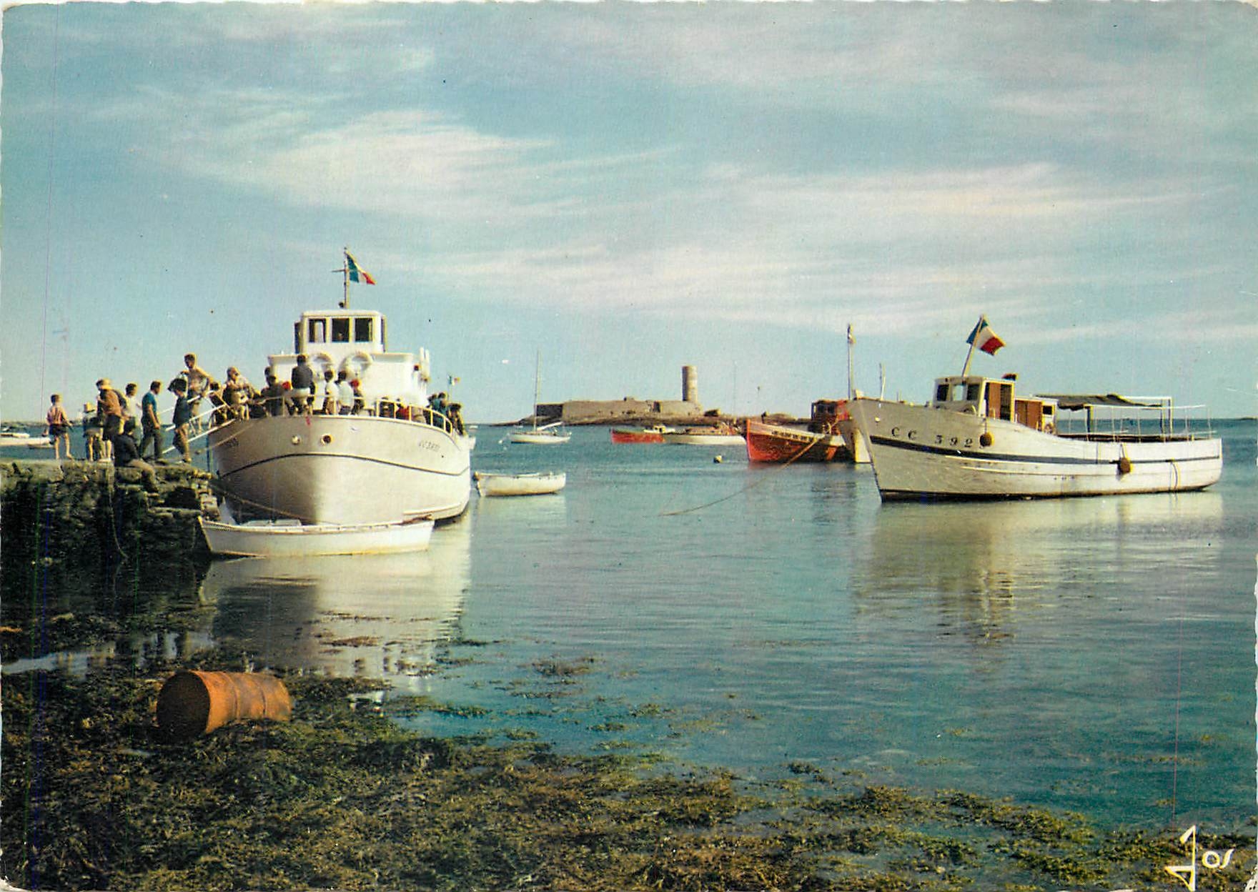 CPM Iles Glenans Ile St Nicolas L'arrivee des vedettes devant le fort des Cigognes 