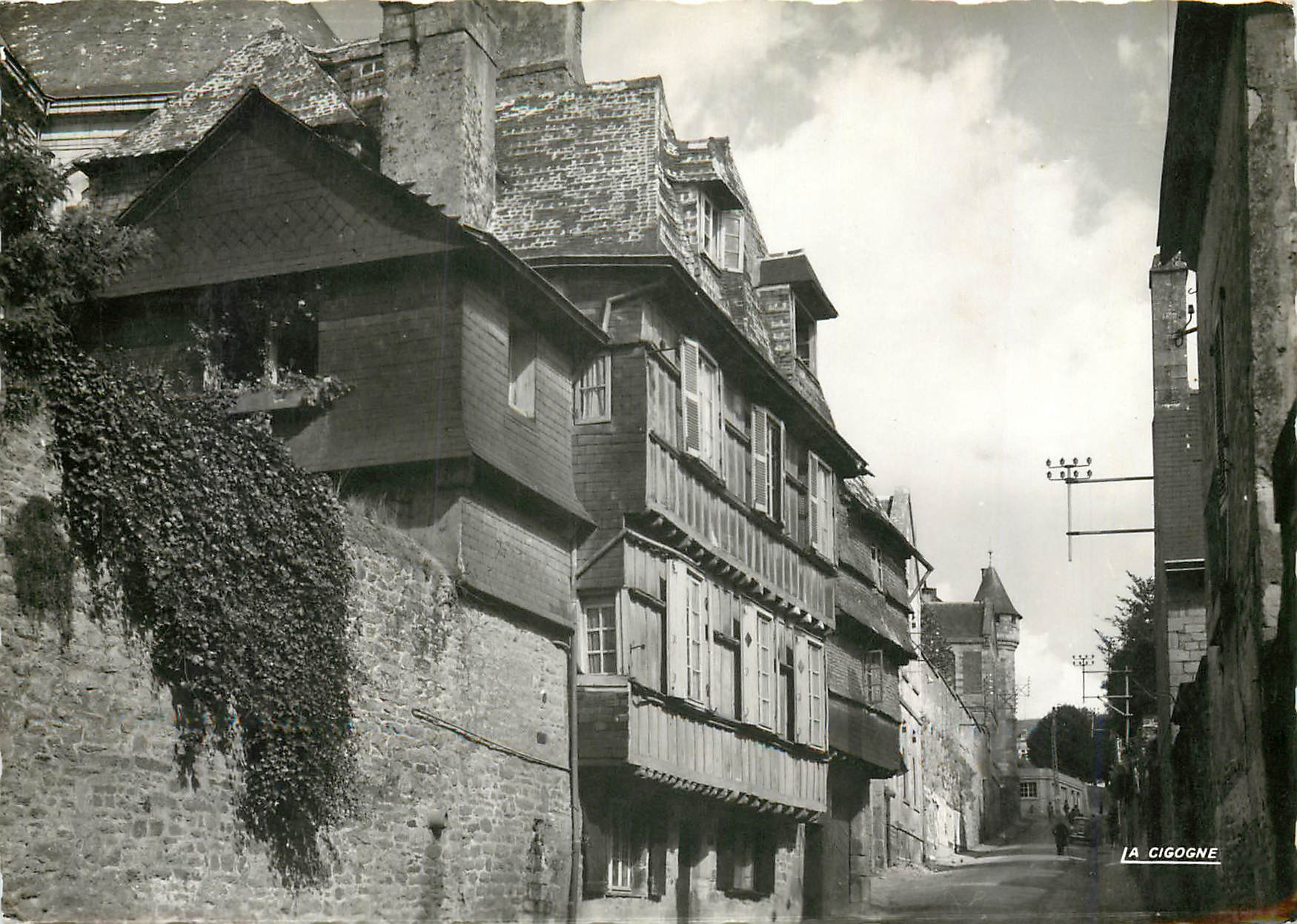 CPM Quimper Finistere Vieille Maison et rue Elie Feron 