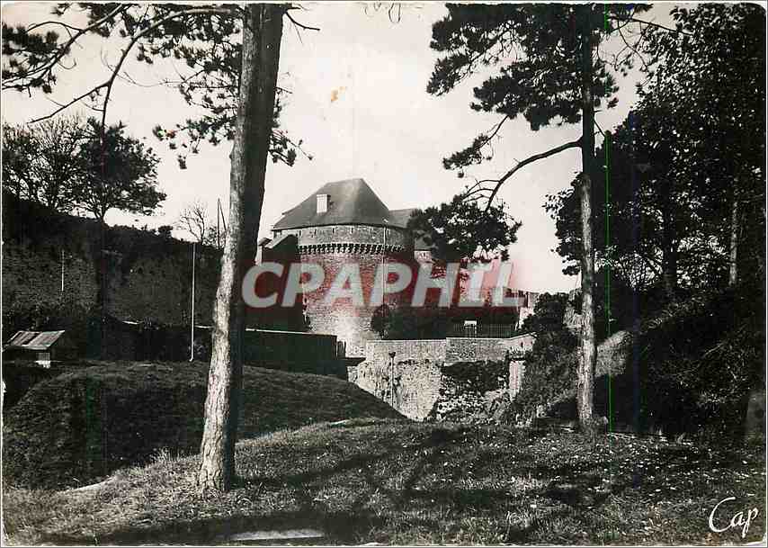 CPM Brest Les remparts et le chateau 