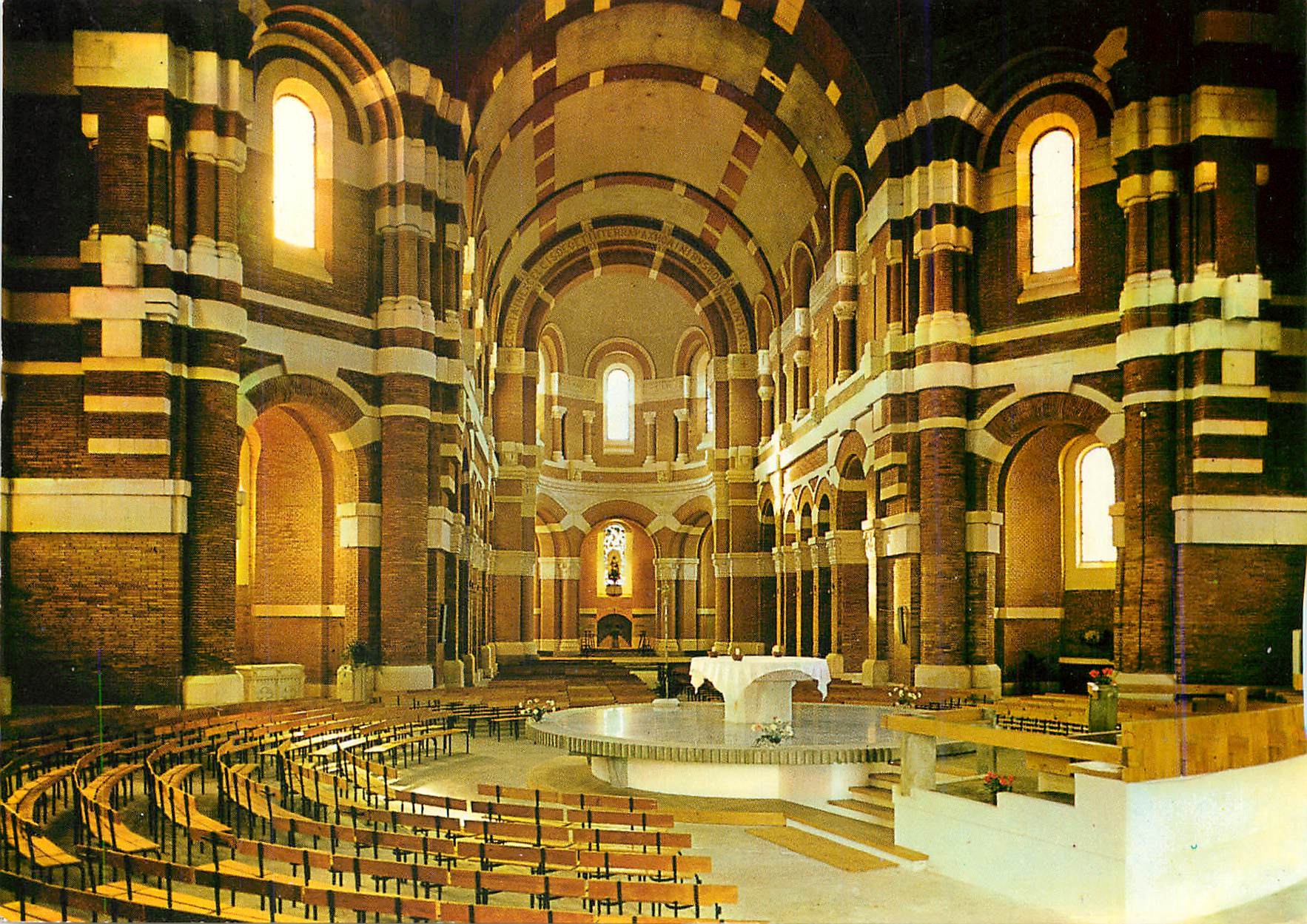 CPM Pelerinage de Ste Germaine de Pibrac Interieur de la Basilique 