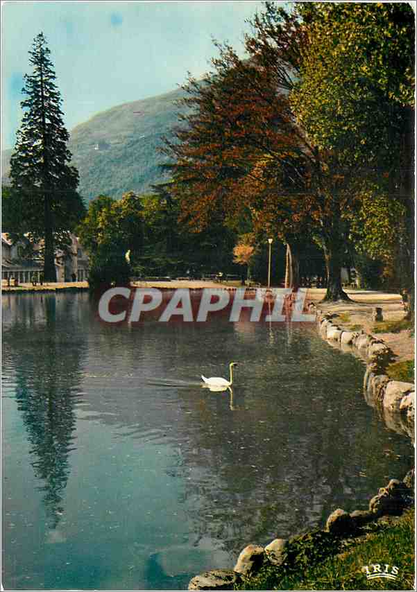 CPM Luchon Haute Garonne La Reine des Pyrenees Les jardins et le lac des Quinconces 