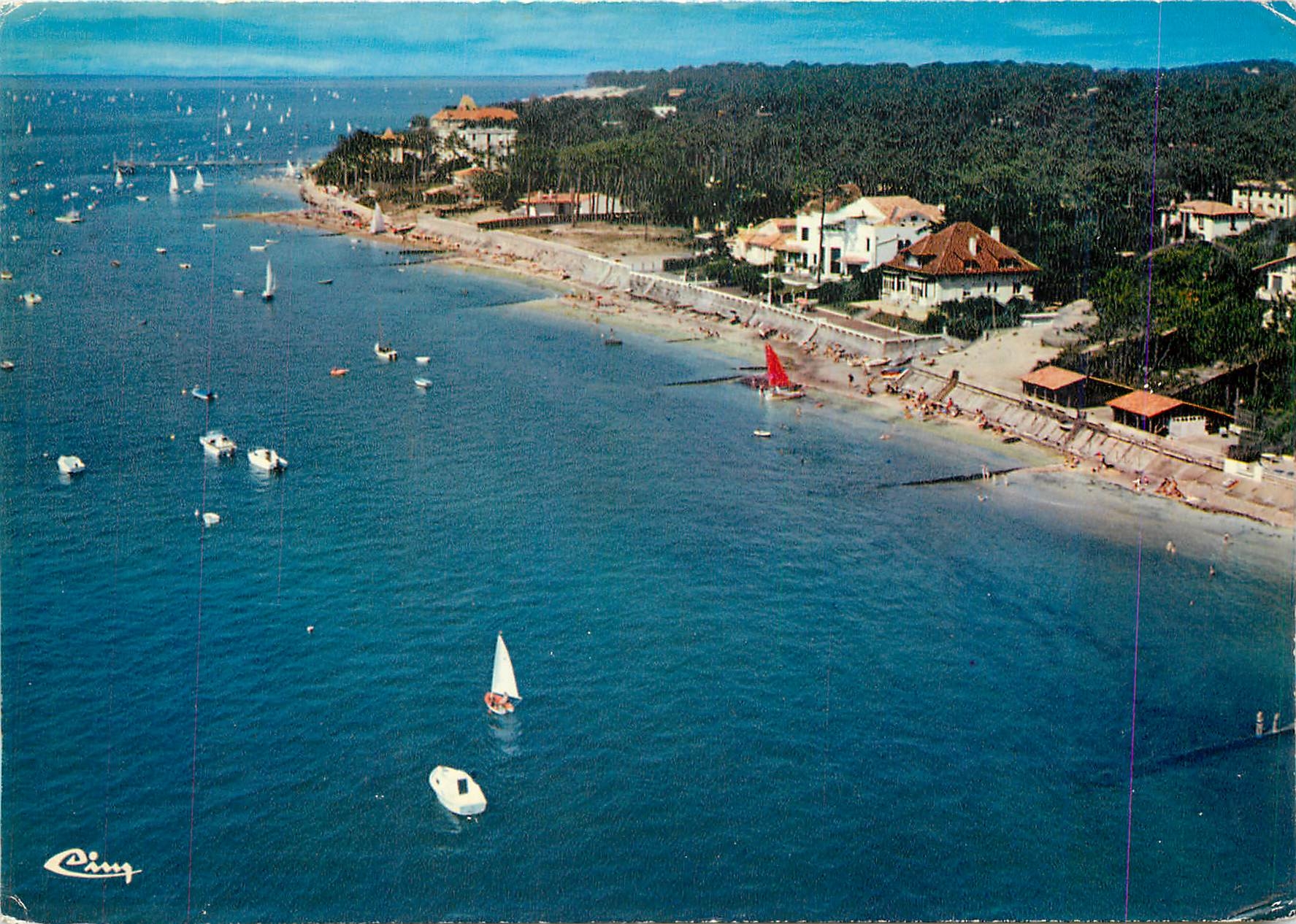 Pyla-sur-Mer — Vue générale aérienne sur le bassin et la plage — Imprimeur Mâcon