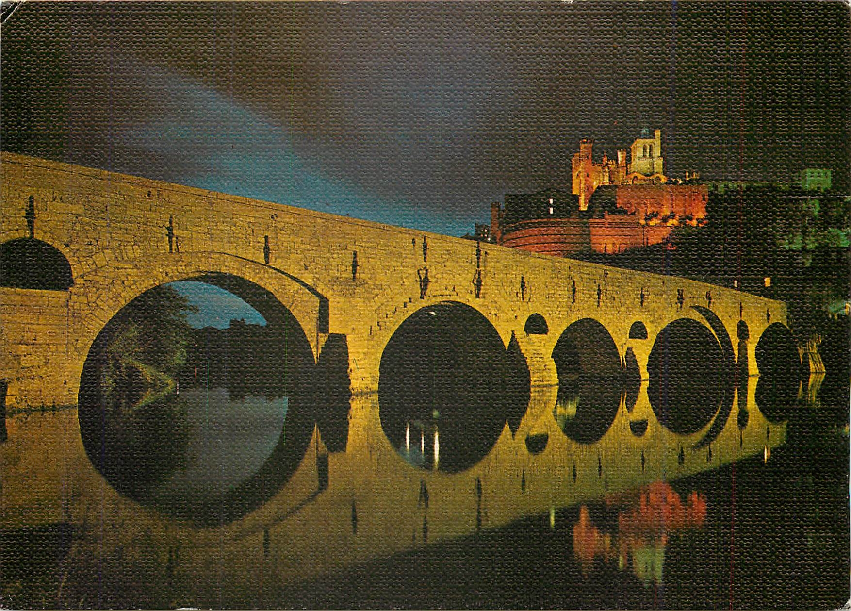 Beziers (Hérault) — Vue de nuit sur la Cathédrale St. Nazaire et le vieux pont sur l'Orb — Société des Cartes Postales APA-POUX