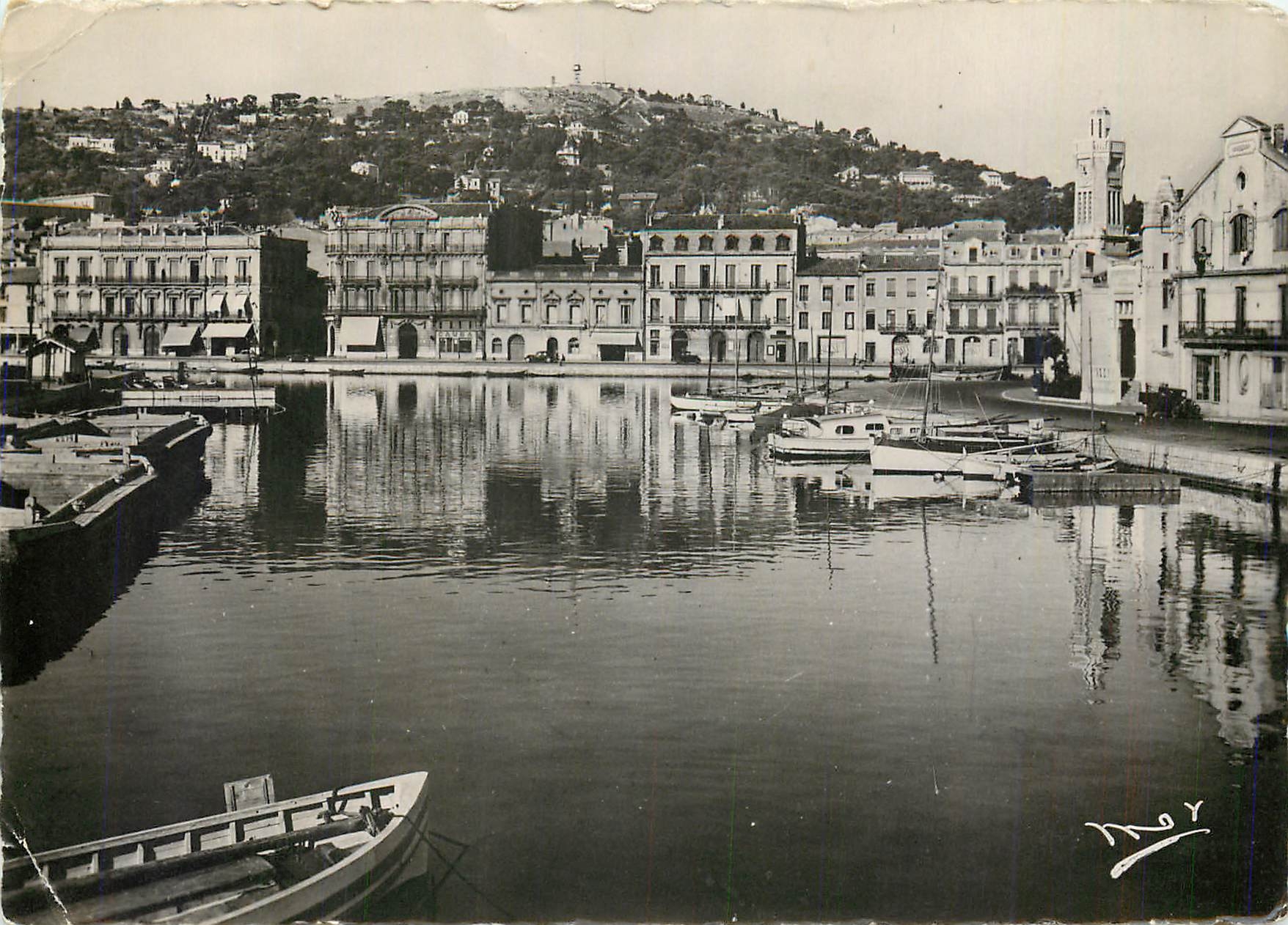 CPM Sete Herault Un coin du Canal et le Mont Saint Clair 