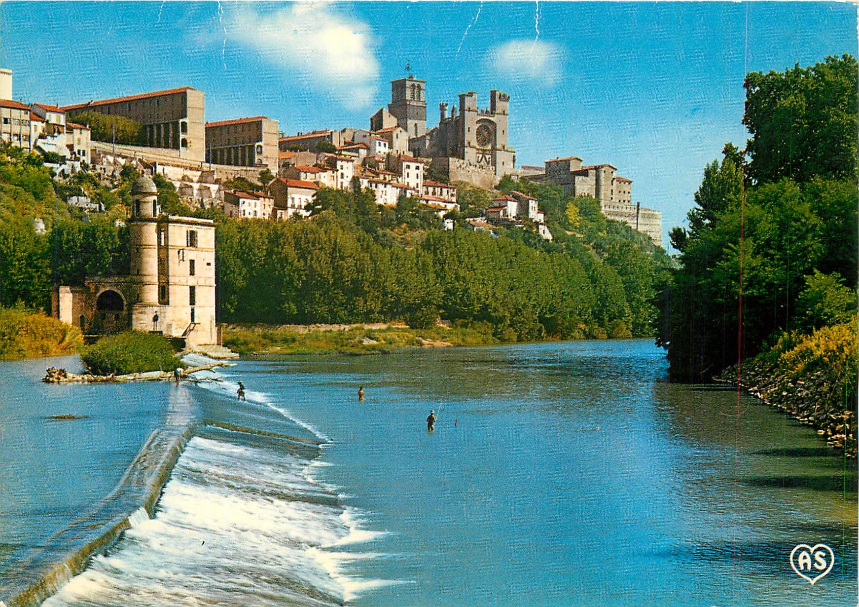 Beziers - Vue panoramique sur la Cathédrale St. Nazaire dominant l'Orb — Société des Cartes Postales APA-POUX & DE COEUR, Procédé 81
