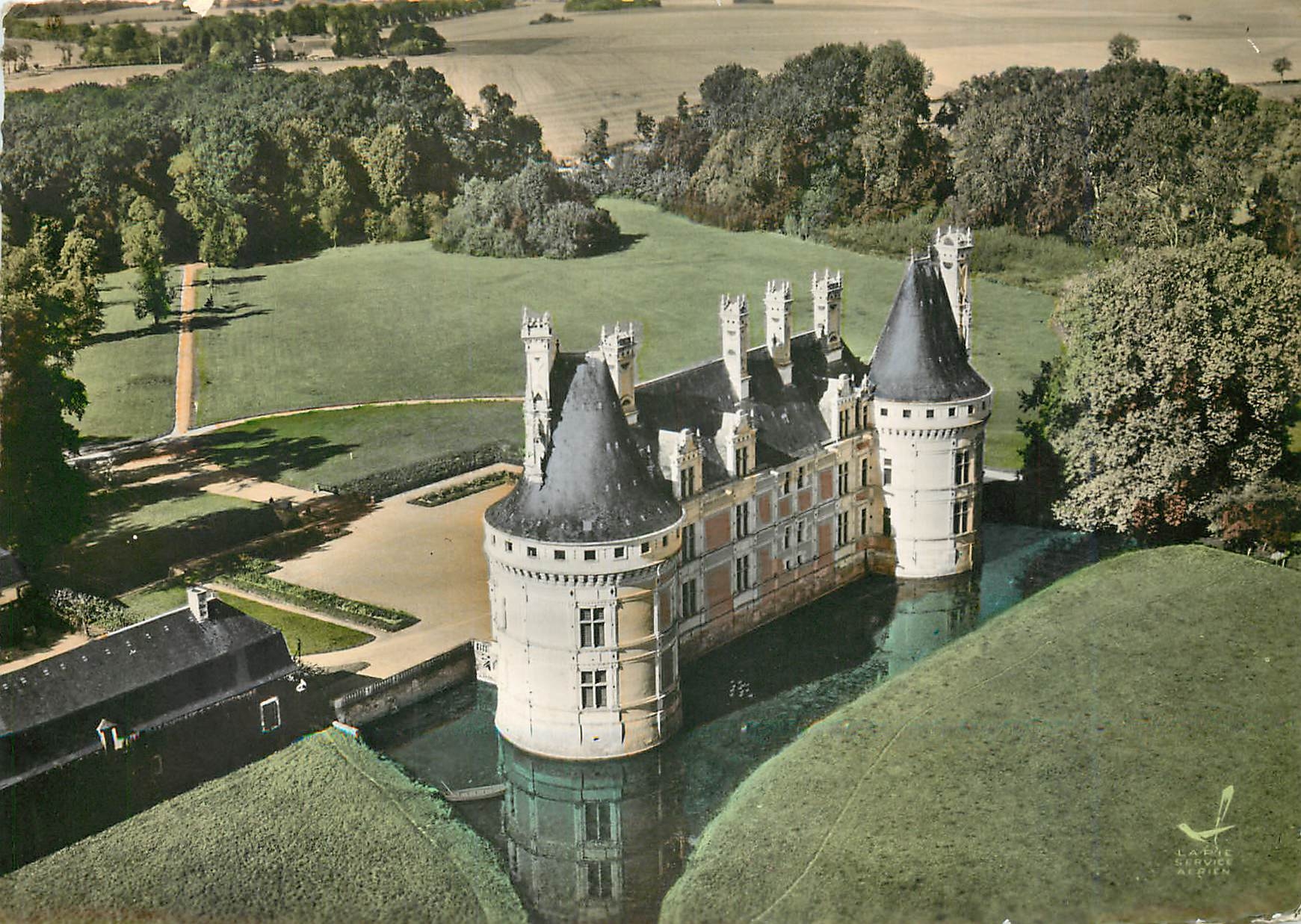 CPM Environs de Levroux Villegongis Indre Le Chateau Renaissance 