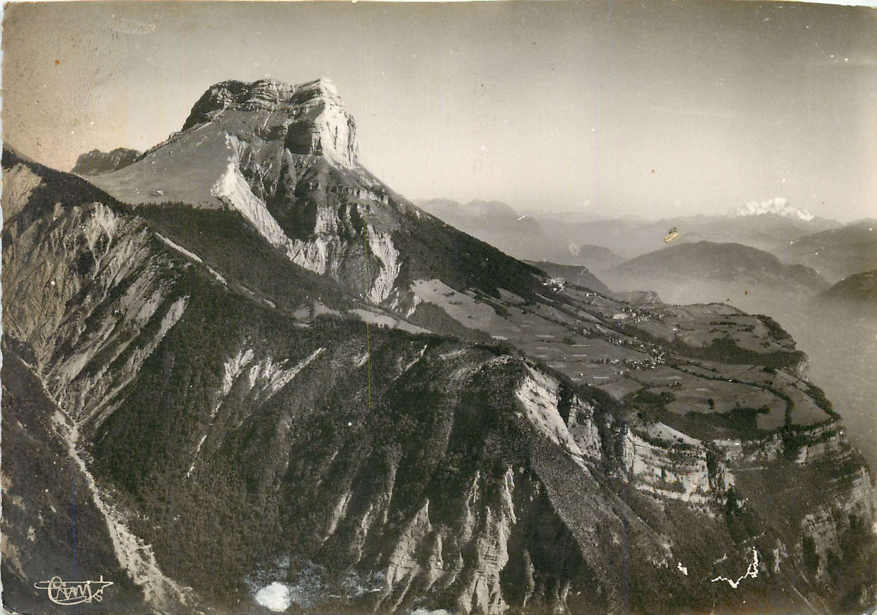 St-Hilaire-du-Touvet (Isère) — La Dent de Crolles — Vue aérienne — Éditions Aériennes Combiér, Macon