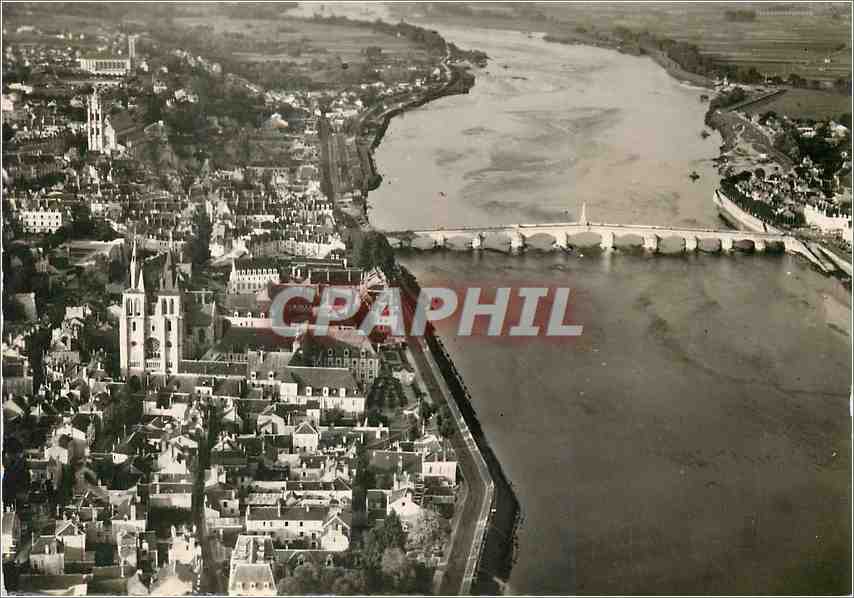 CPM Blois Loir et Cher Vue aerienne sur la Loire et son pont sur la rive nord et ses trois eglises 