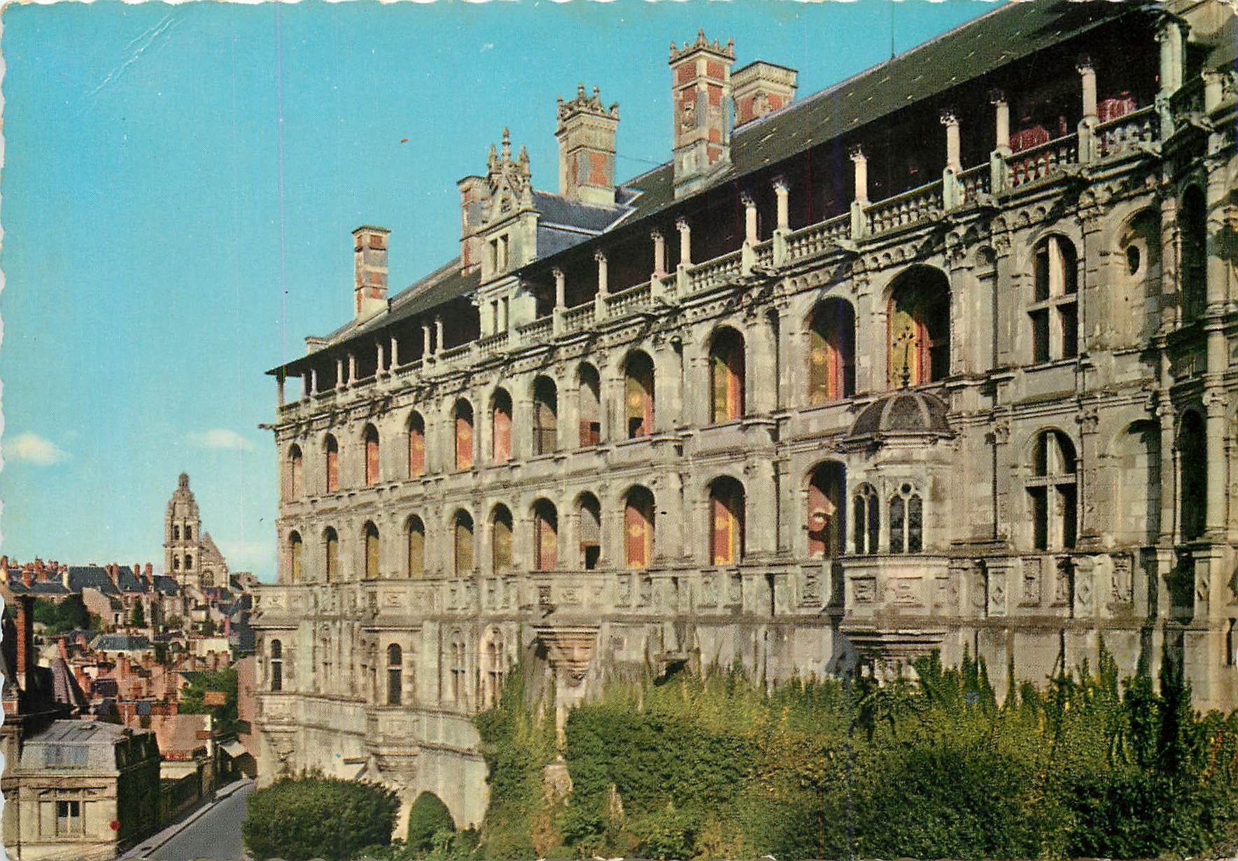 CPM Blois Loir et Cher L'aile Francois 1er au facade des Loges du chateau 
