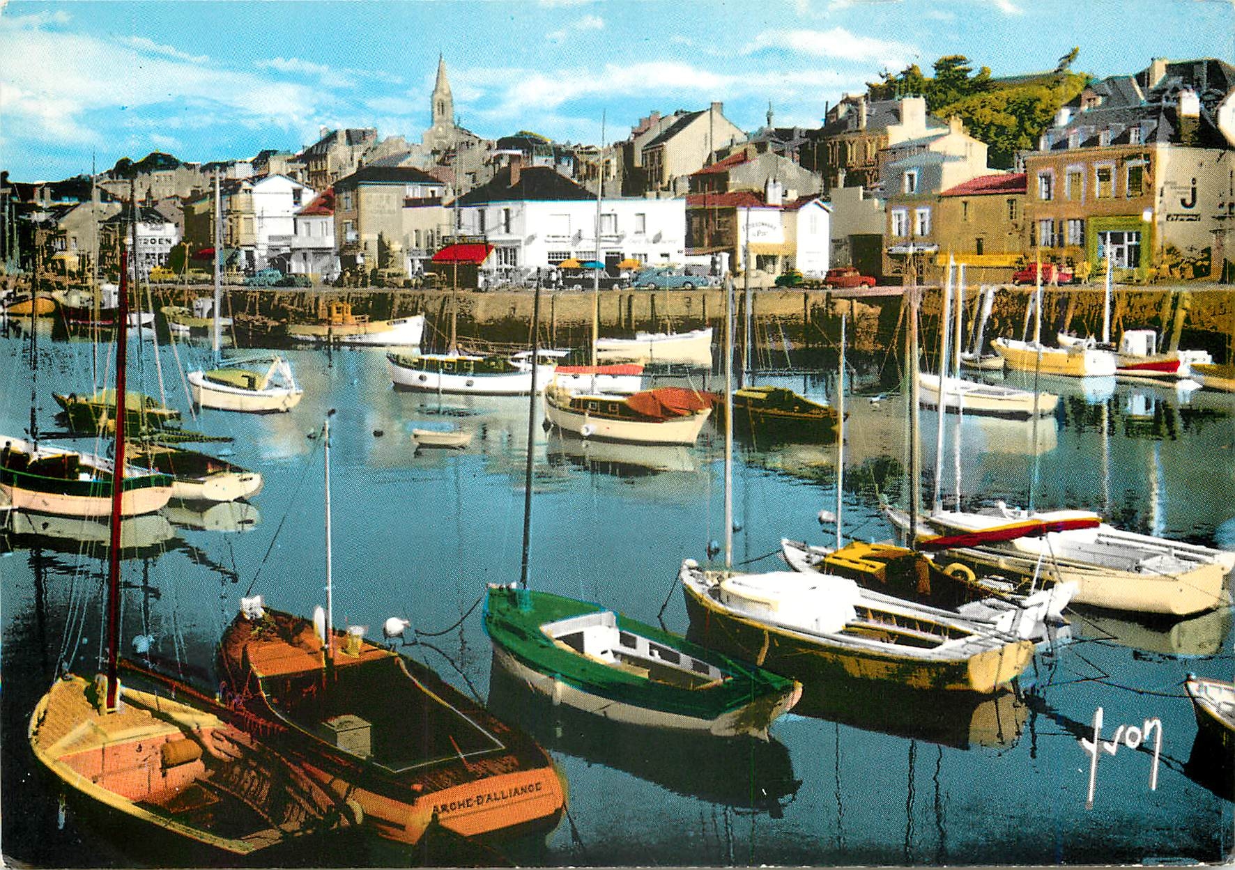 CPM Pornic L Atl Le Port de plaisance et la Ville 