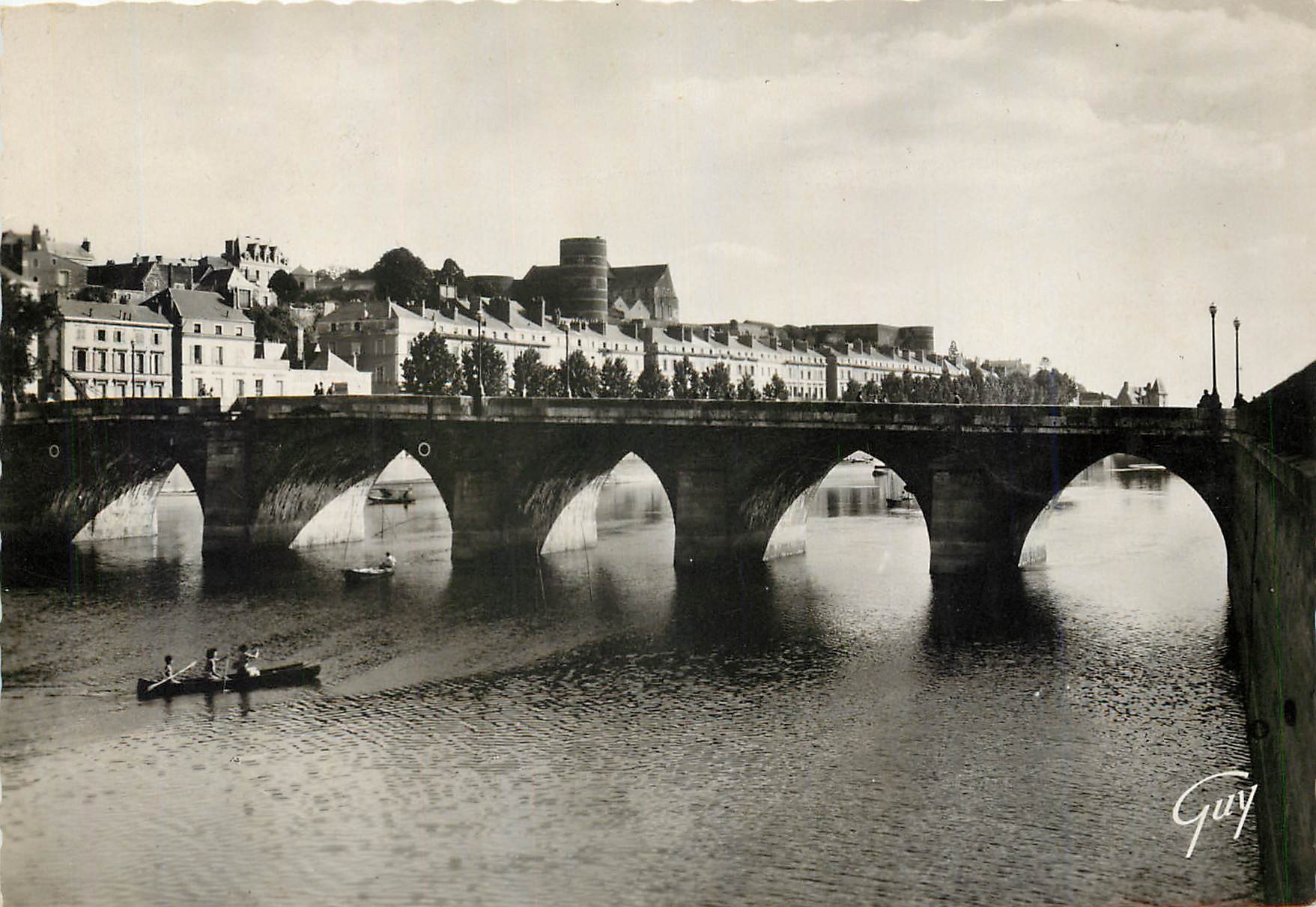 CPM Angers Maine et Loire La Maine le pont de Verdun et le chateau 