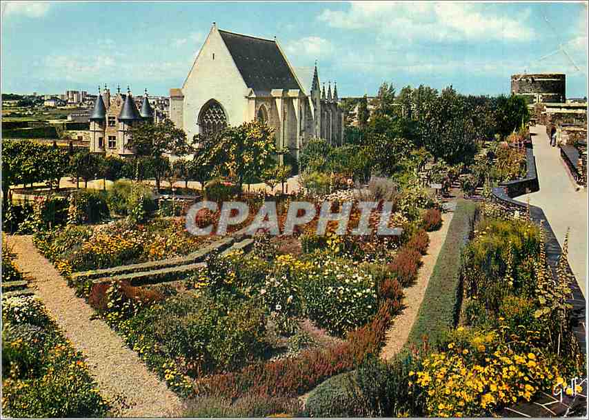 CPM Chateau d'Angers Maine et Loire Jardin des Remparts La Chapelle Le Chatelet 