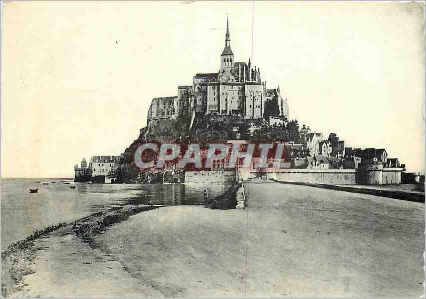 CPM Le Mont St Michel Vue prise de la Digue par grande maree 
