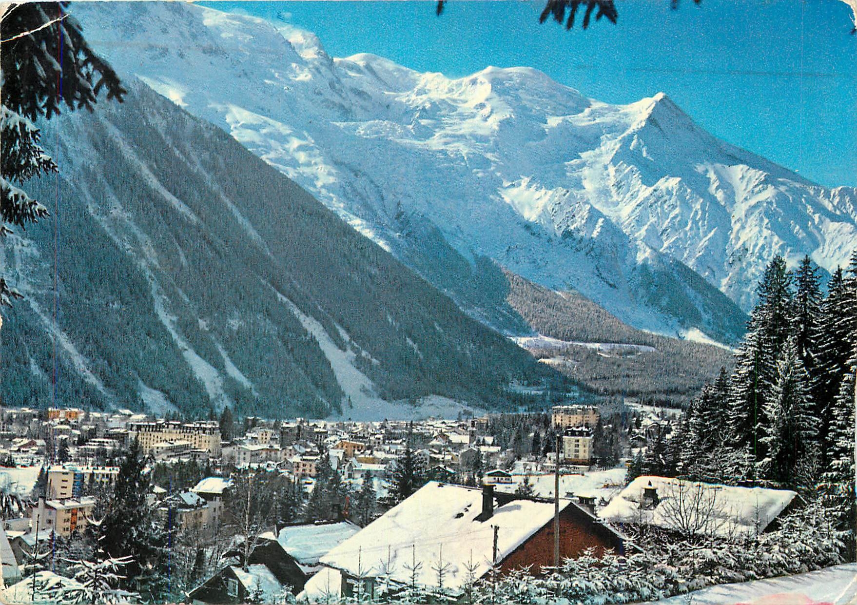 CPM Chamonix Mont Blanc Vue generale et le Mont Blanc en hiver 