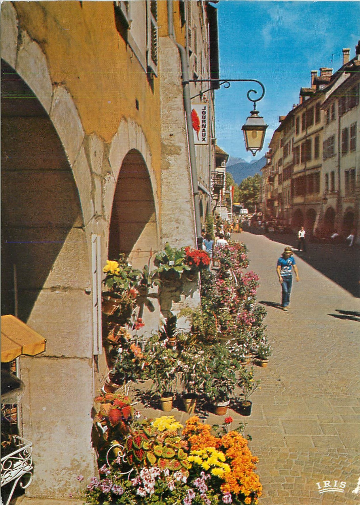 Annecy (Haute-Savoie) — Zone piétonne dans la rue du Pâquier — IRIS cap théo Jac