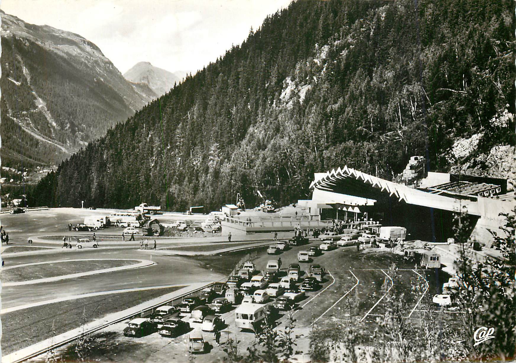 Chamonix - Tunnel du Mont-Blanc — Reliant Chamonix (France) à Courmayeur (Italie) — Cie des Arts Photomécaniques, Paris
