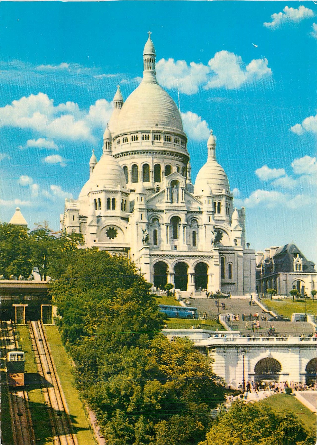CPM Paris La Basilique du Sacre Coeur 