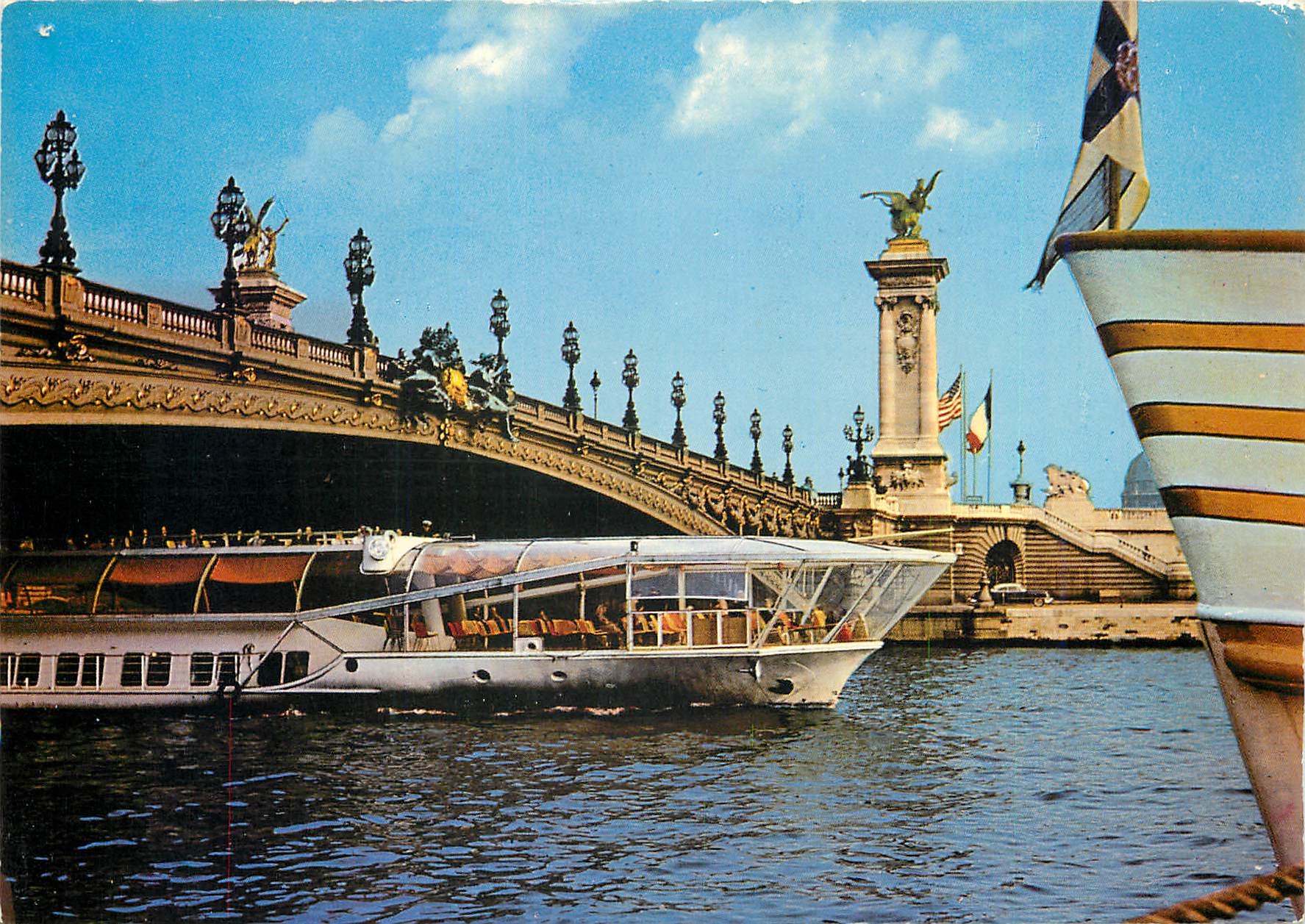 CPM Paris La Seine au pont Alexandre III 
