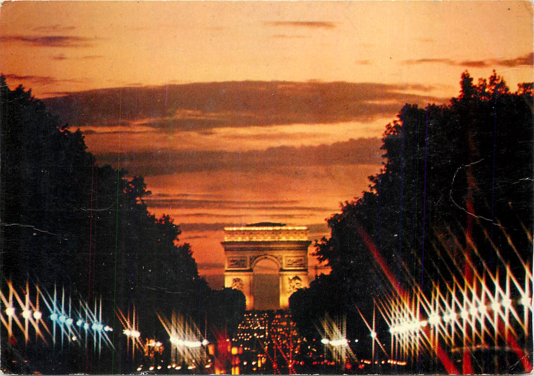 CPM Paris Crepuscule sur les Champs Elysees et l'Arc de Triomphe 