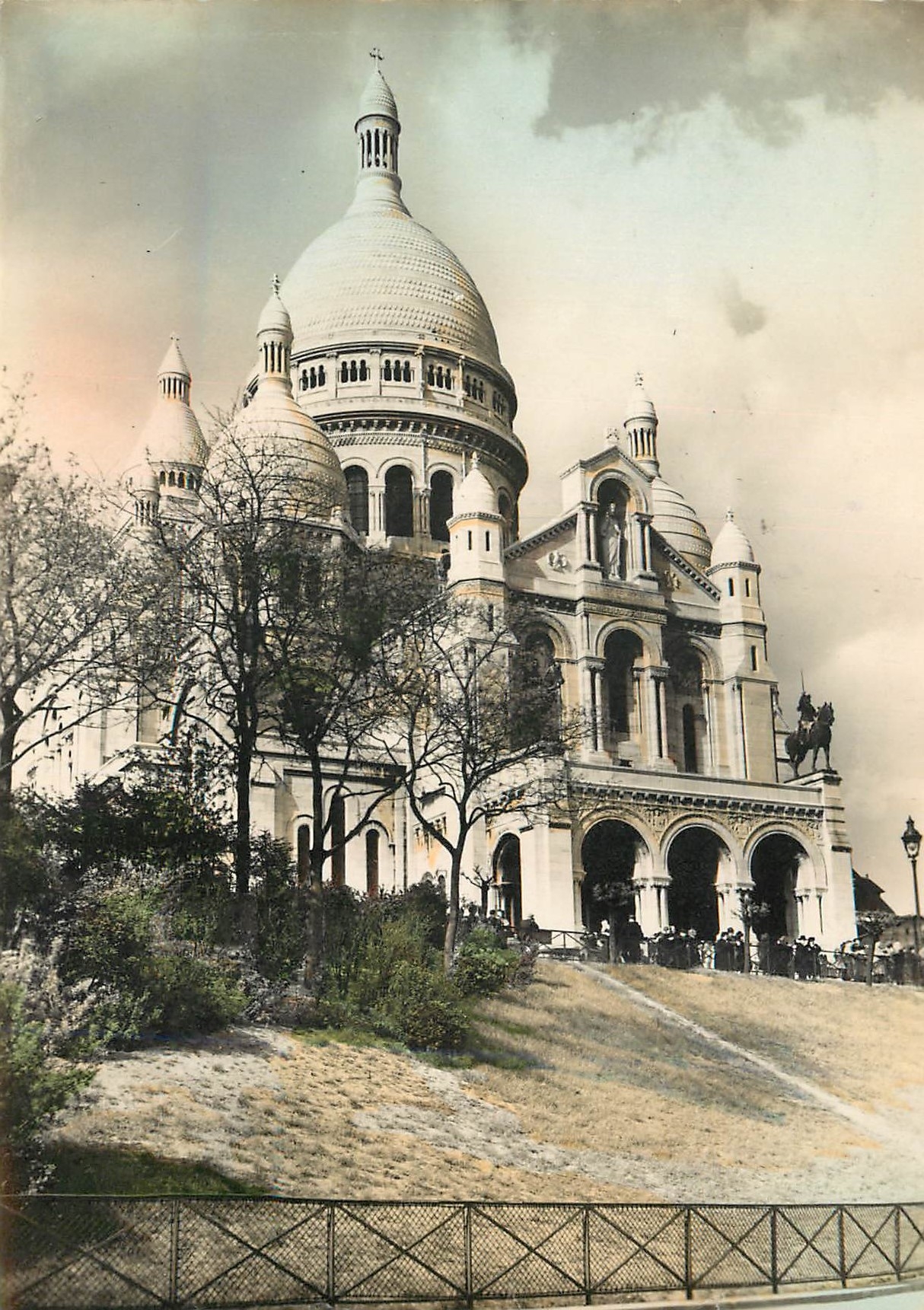 CPM Paris Le Sacre Coeur 