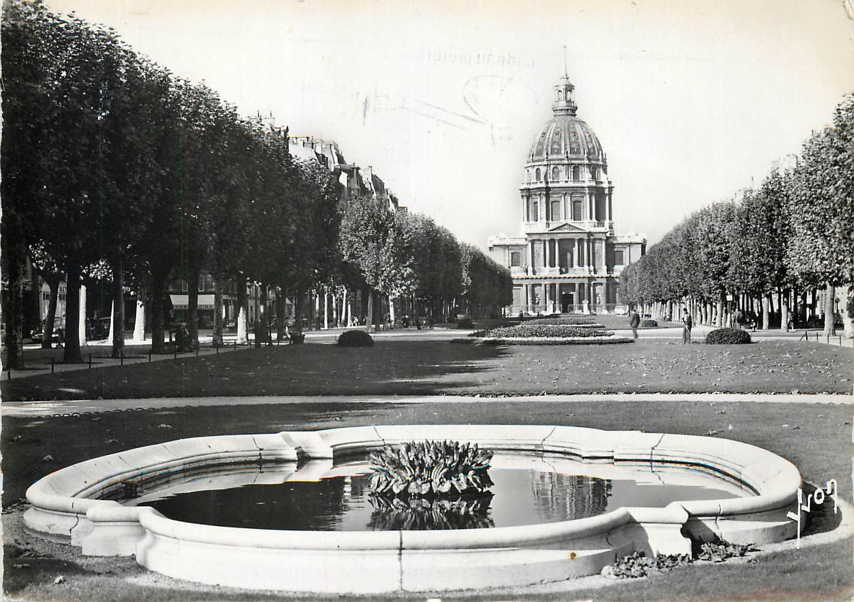 CPM Paris L'Eglise Saint Louis des Invalides vue de l'avenue de Breteuil 