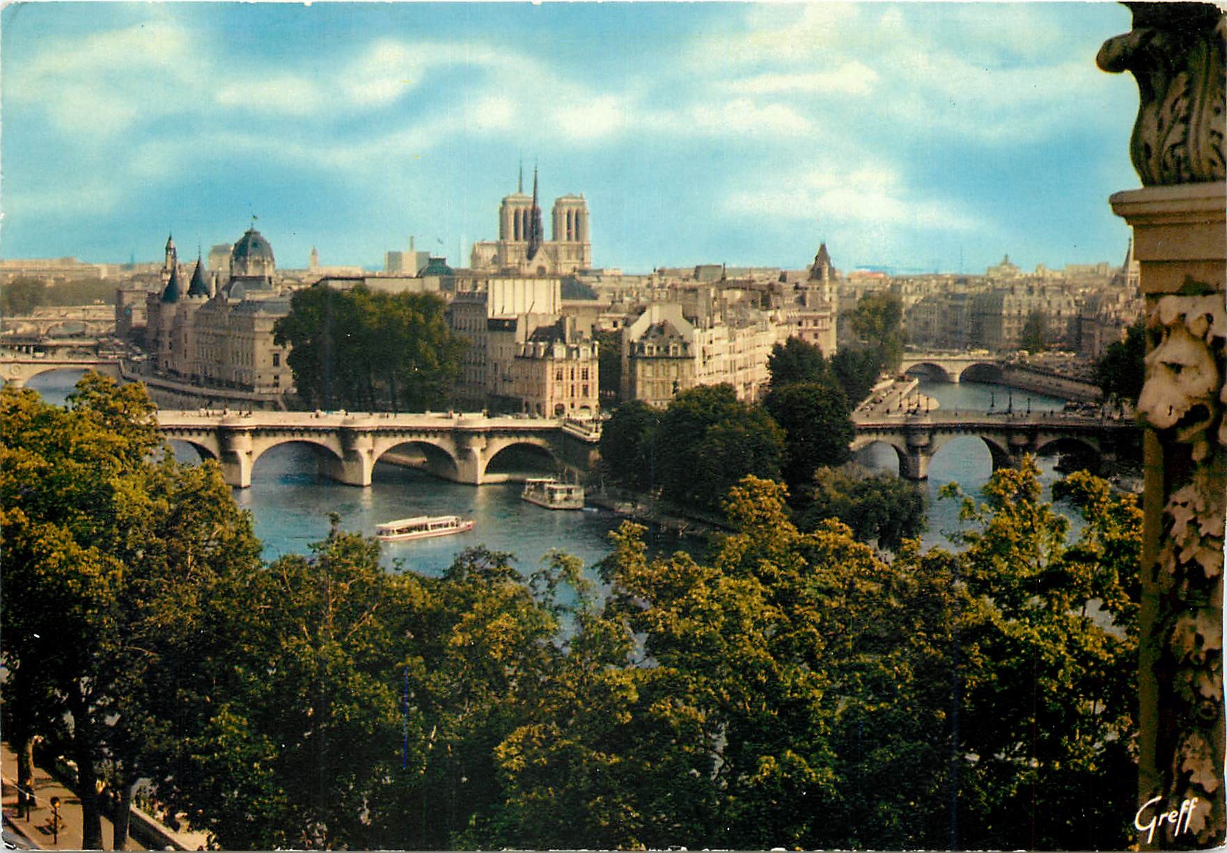 CPM Paris Panorama sur l'ile de la Cite 