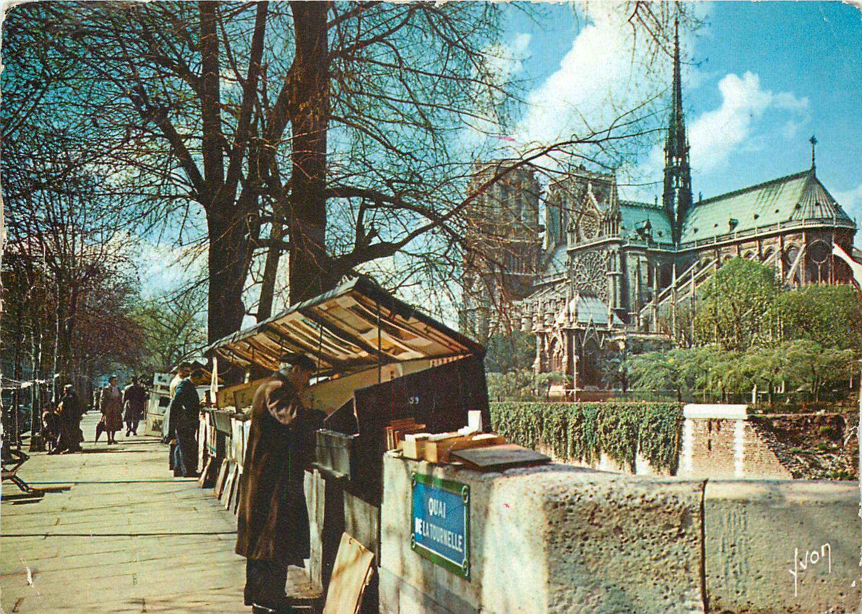 CPM Paris Bouquinistes Quai de la Tournelle et Notre Dame 