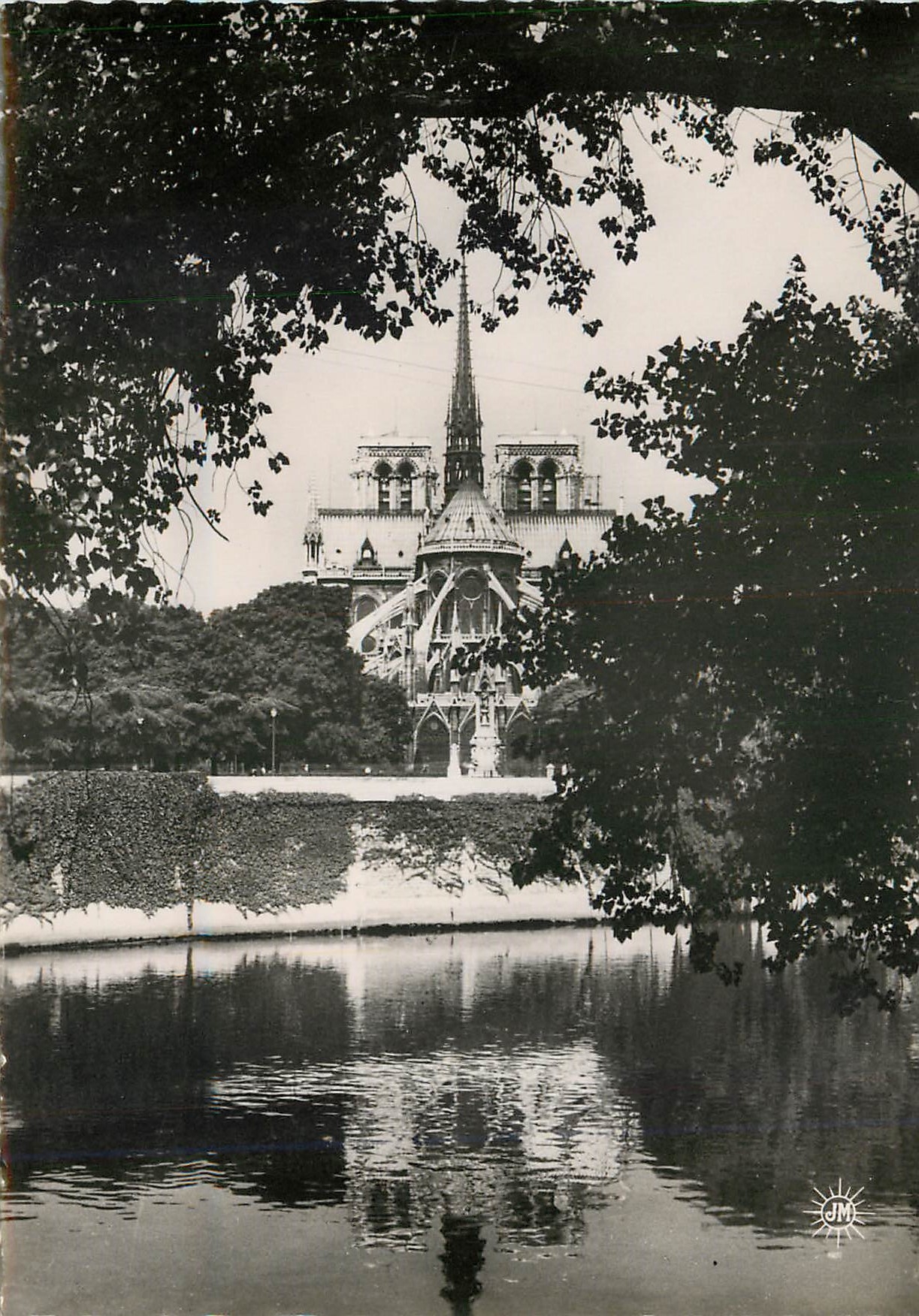 CPM Notre Dame de Paris L'Abside et la Pointe de la Cite 