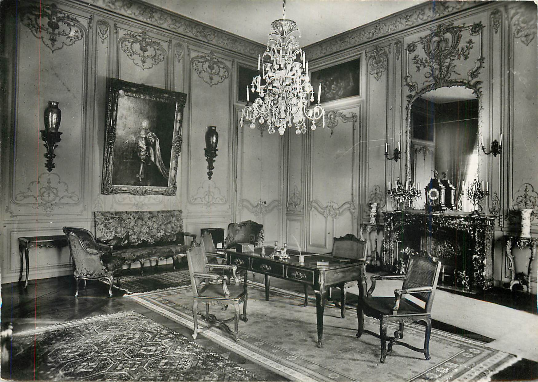 CPM Chateau de Champs S et M Salon du premier etage 