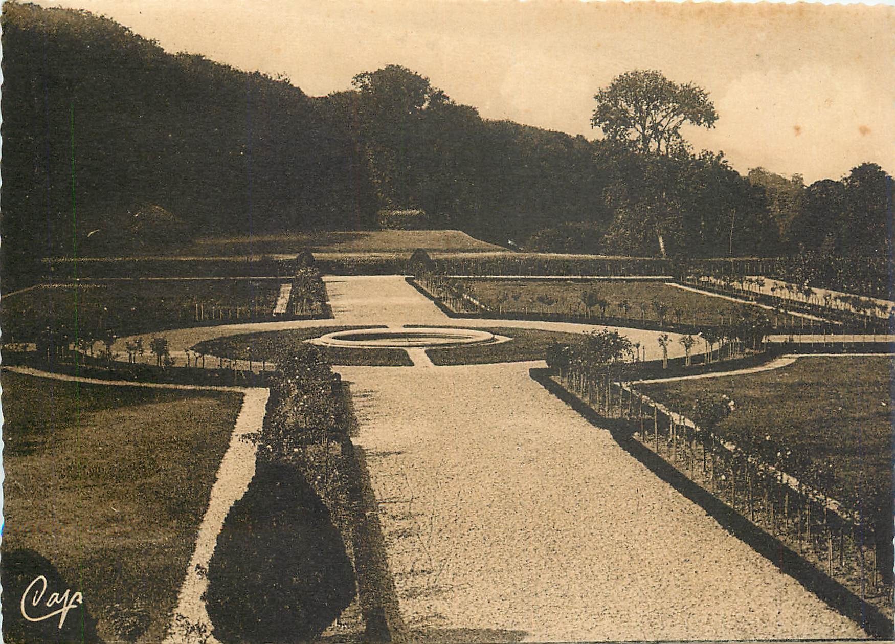 CPM Eu Parc du Chateau Le jardin francais 