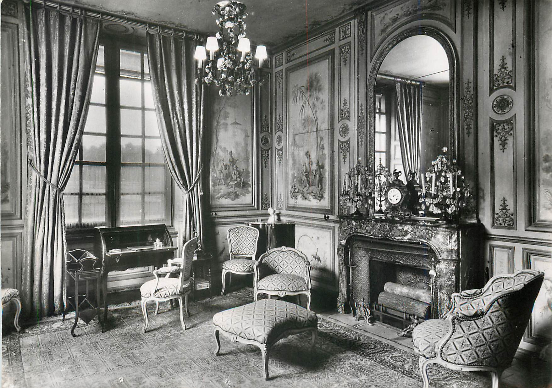 CPM Champs S et M Le Chateau Petit Salon 