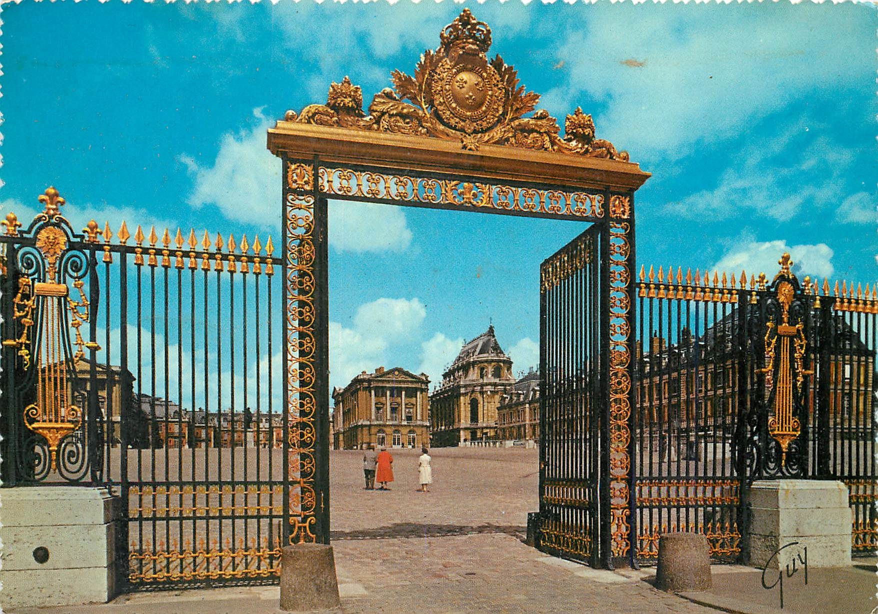 CPM Versailles et ses Merveilles Grille d'entree du chateau place d'Armes 