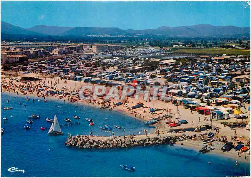 CPM Port Grimaud Var au bord de la mer dans le golfe de St Tropez 