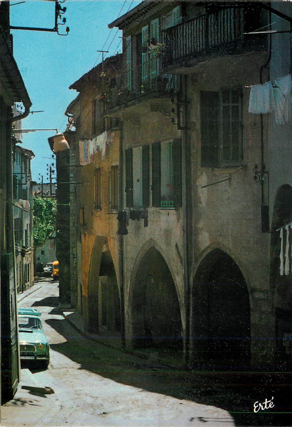 CPM En Provence Dans le vieil Ollioules la rue Baudino 