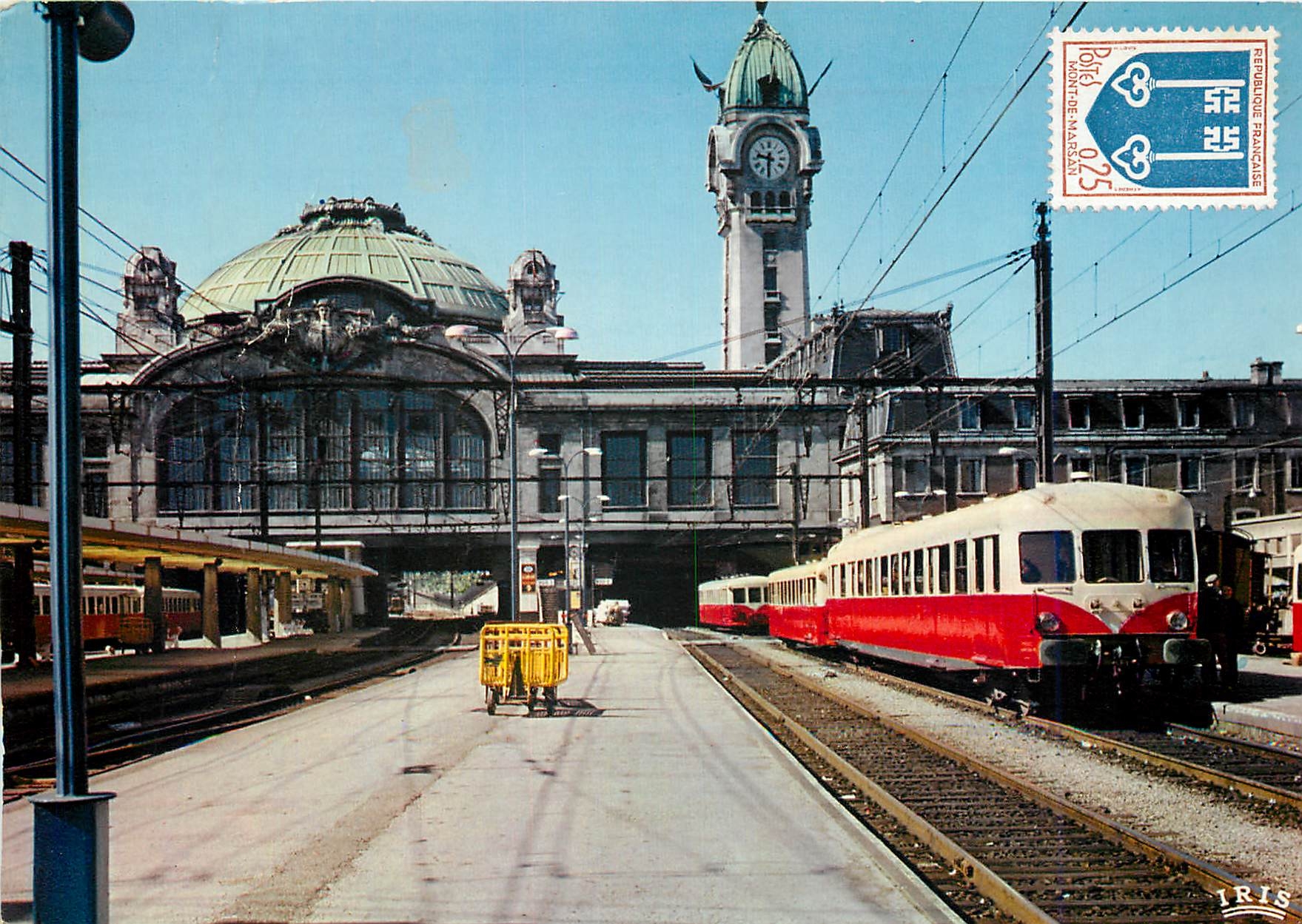 CPM Limoges Haute Vienne La gare des Benedictins les quais  Train