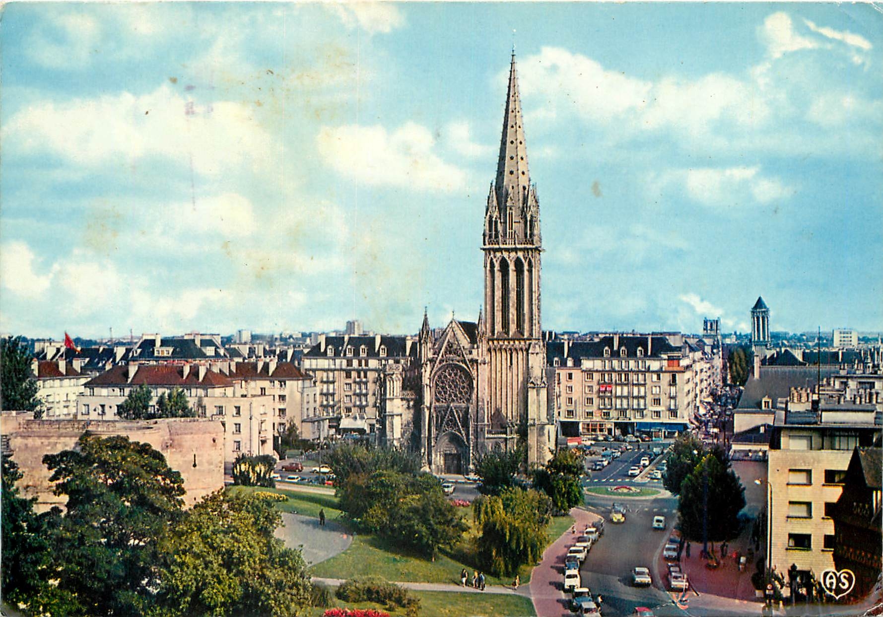 CPM Caen Calvados L'eglise Saint Pierre les jardins et les remparts du chateau 