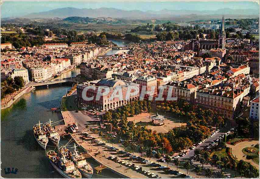 Bayonne — vue générale et l'hôtel de ville — Lumicap