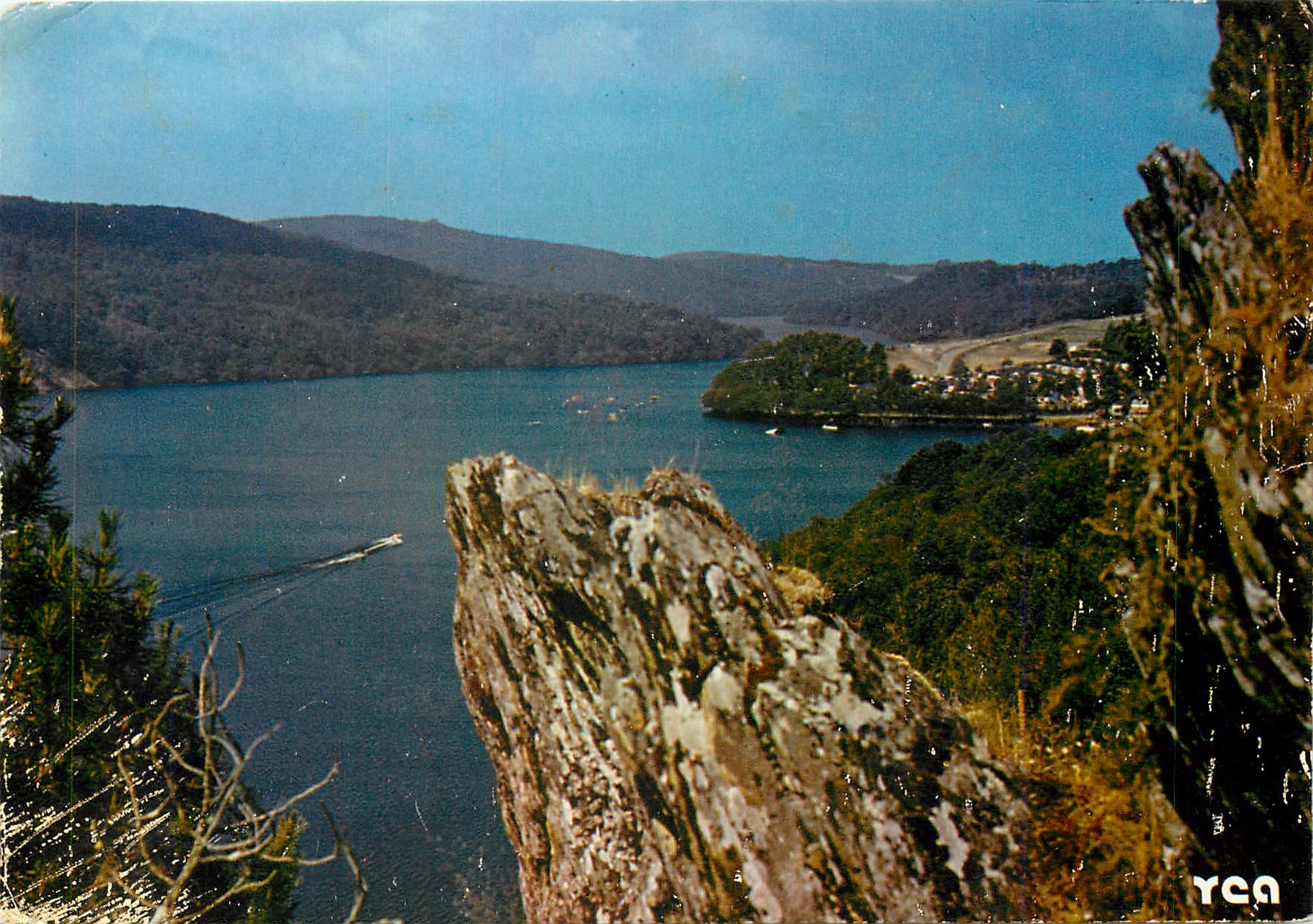 CPM La Bretagne Pittoresque Le Lac de Guerledan 