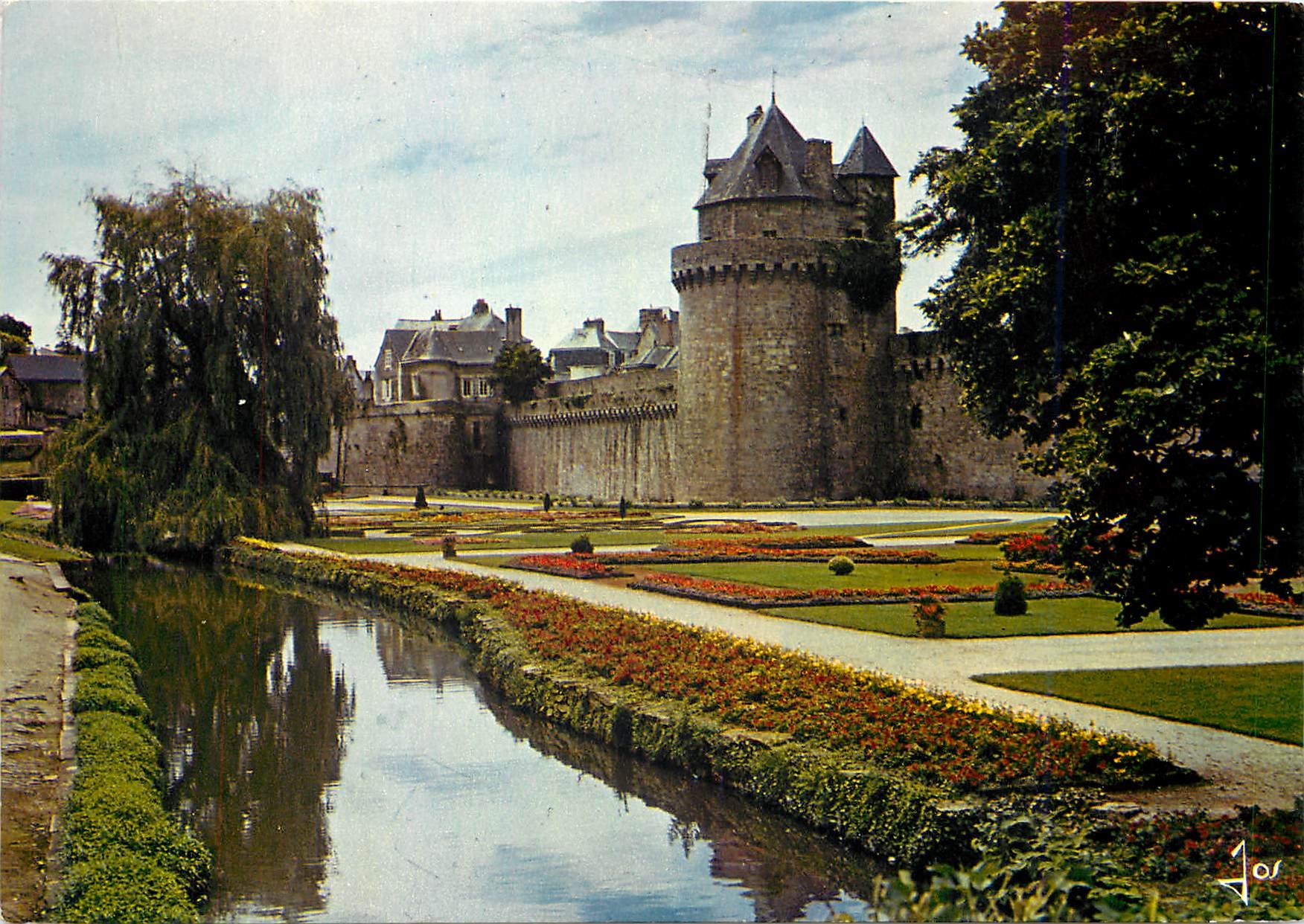 CPM Vannes Les jardins au pied des remparts 