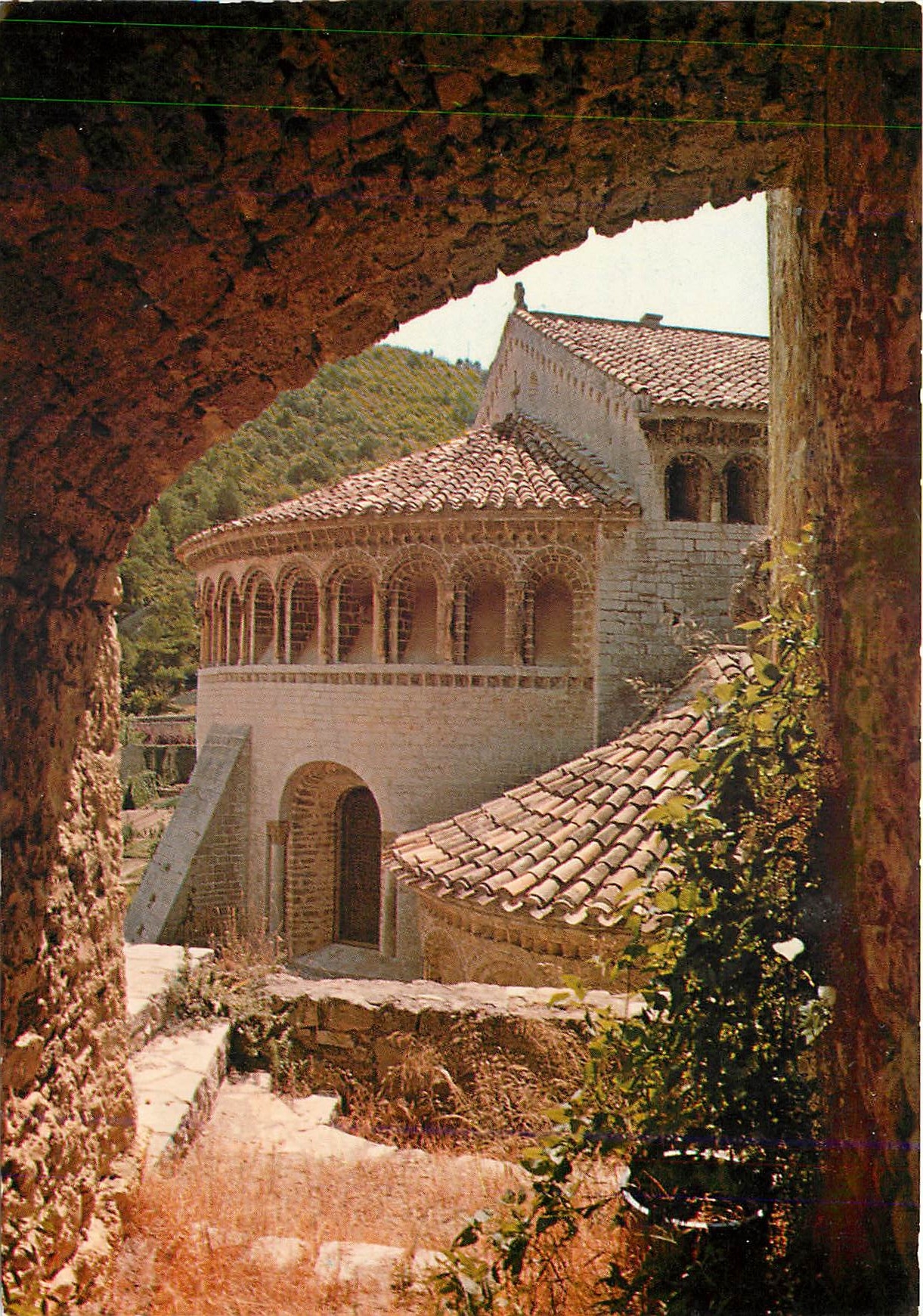 CPM Saint Guilhem le Desert Herault Village cree sous Charlemagne 