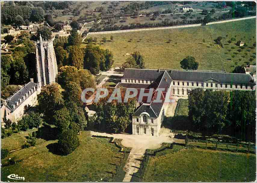 Abbaye du Bec-Hellouin (Eure) — vue aérienne des façades et tour Saint-Nicolas — éditeur Cimchrome, n° 27.052.00.2103