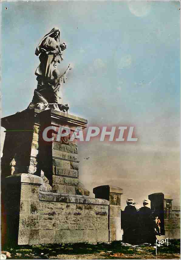 CPM Pointe du Raz Finistere Priere a Notre Dame des Naufrages Godebsky sculpteur 