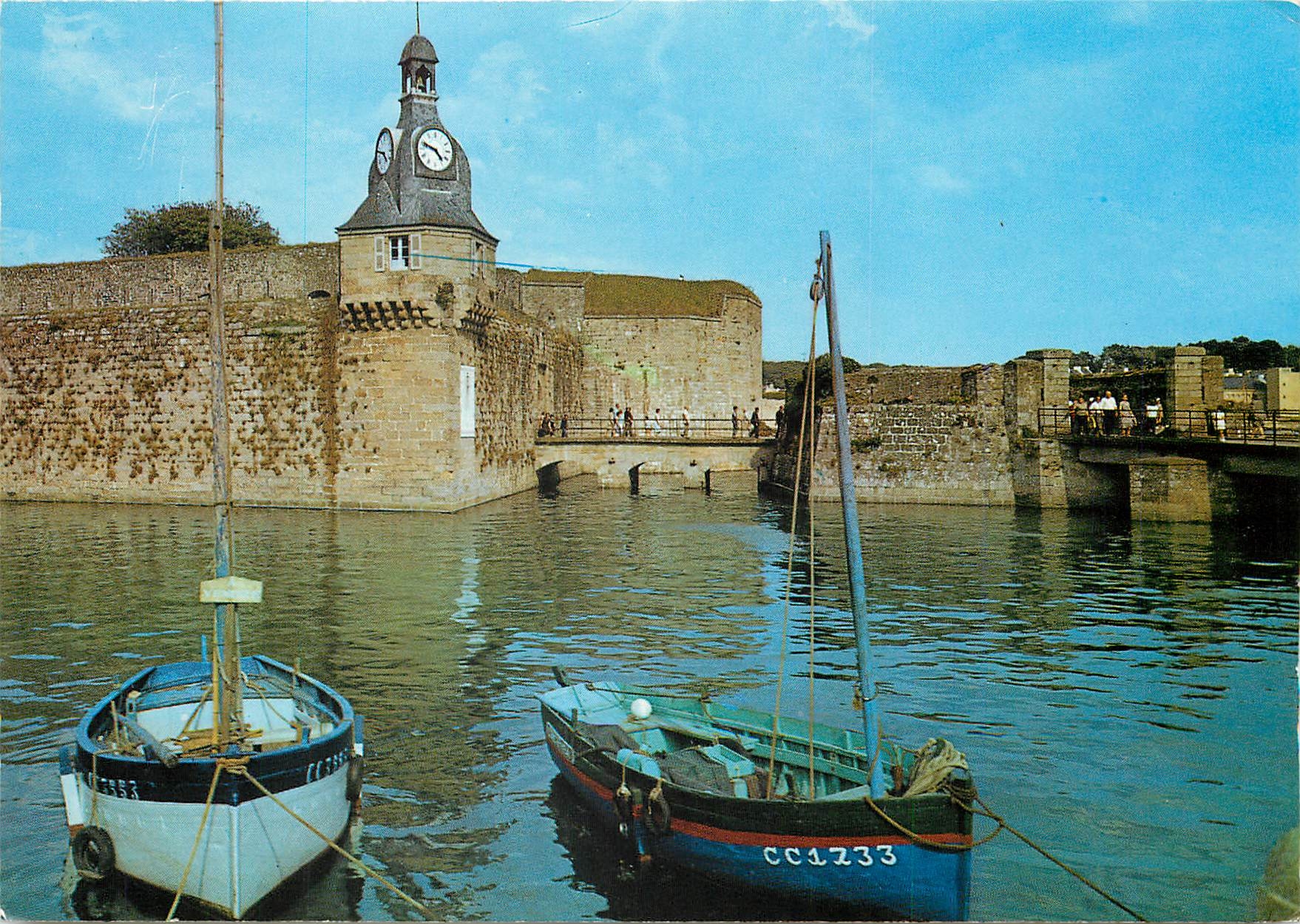 CPM Concarneau Sud Finistere Le beffriu et les remparts 
